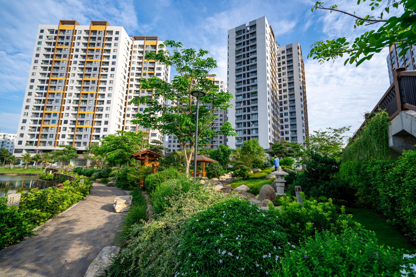 Mảng xanh y&ecirc;n b&igrave;nh tại khu đ&ocirc; thị t&iacute;ch hợp Mizuki Park.