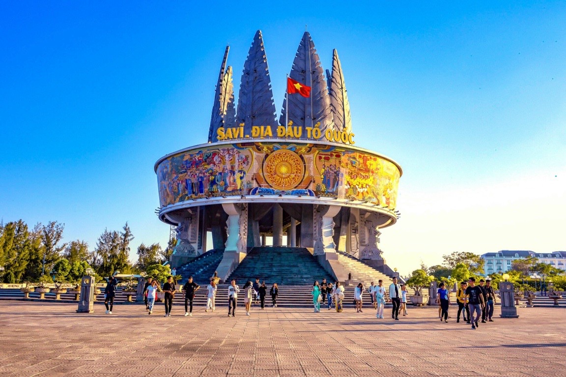 Thiếu khách từ Trung Quốc, du lịch Móng Cái vẫn tăng trưởng mạnh nhờ cao tốc