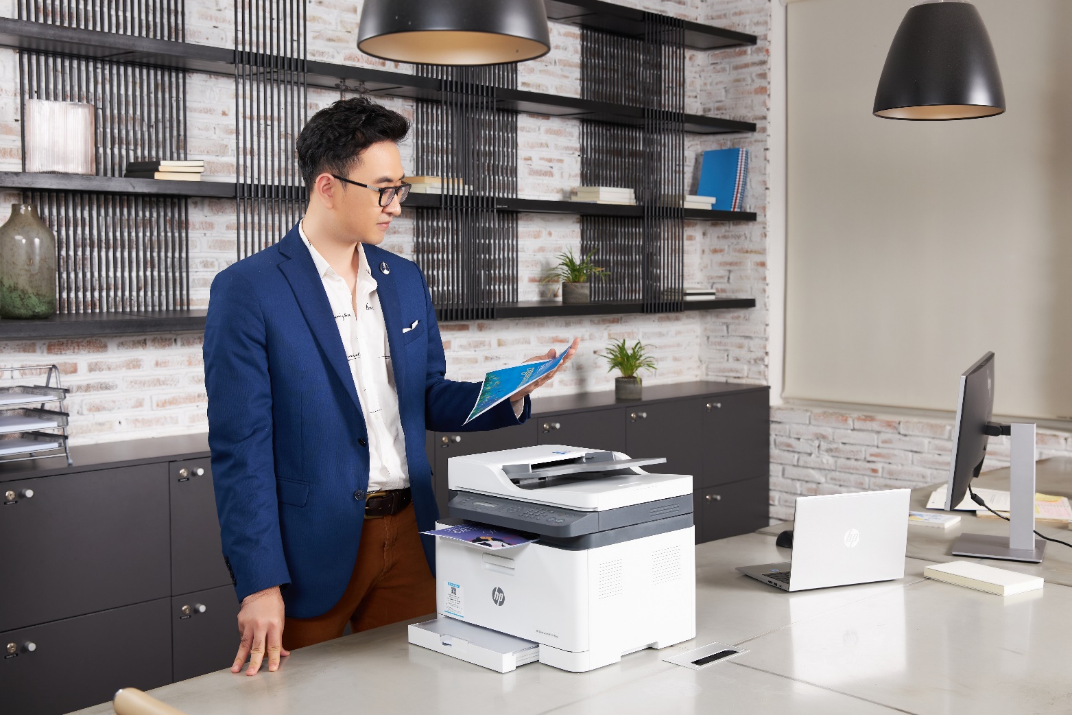 Những chiếc m&aacute;y in đa chức năng như 179fnw gi&uacute;p PG88 Link Dễ Nhớ Pg88.com c&oacute; thể copy, scan m&agrave;u v&agrave; fax chứng từ, hỗ trợ th&ecirc;m cho phần chuyển đổi số được nhanh ch&oacute;ng v&agrave; dễ d&agrave;ng hơn m&agrave; thiết kế để b&agrave;n nhỏ gọn kh&ocirc;ng tốn qu&aacute; nhiều diện t&iacute;ch.