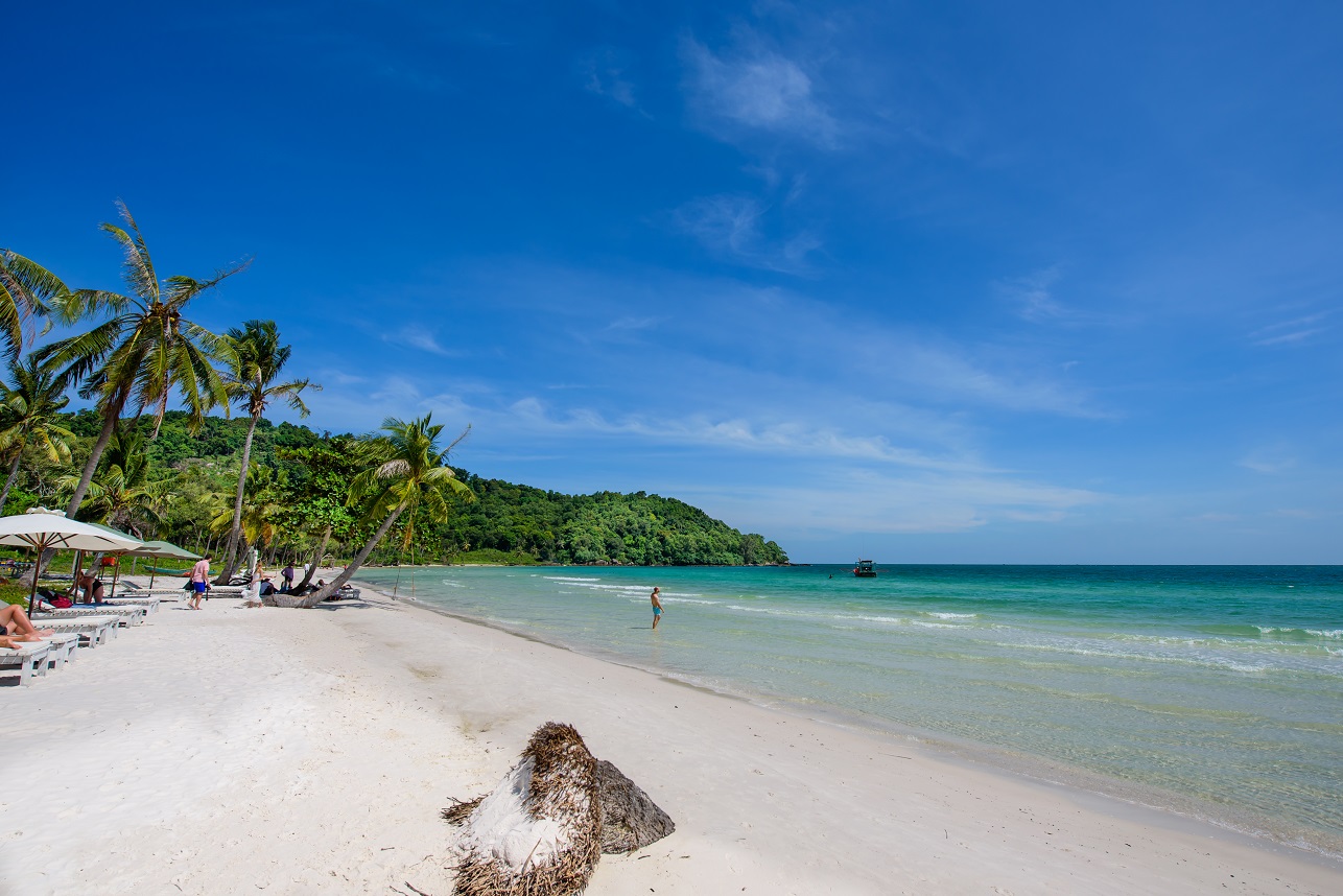 C&aacute;c loại h&igrave;nh dịch vụ du lịch tại B&atilde;i Sao c&ograve;n nhỏ lẻ, tự ph&aacute;t. Ảnh Shutterstock.
