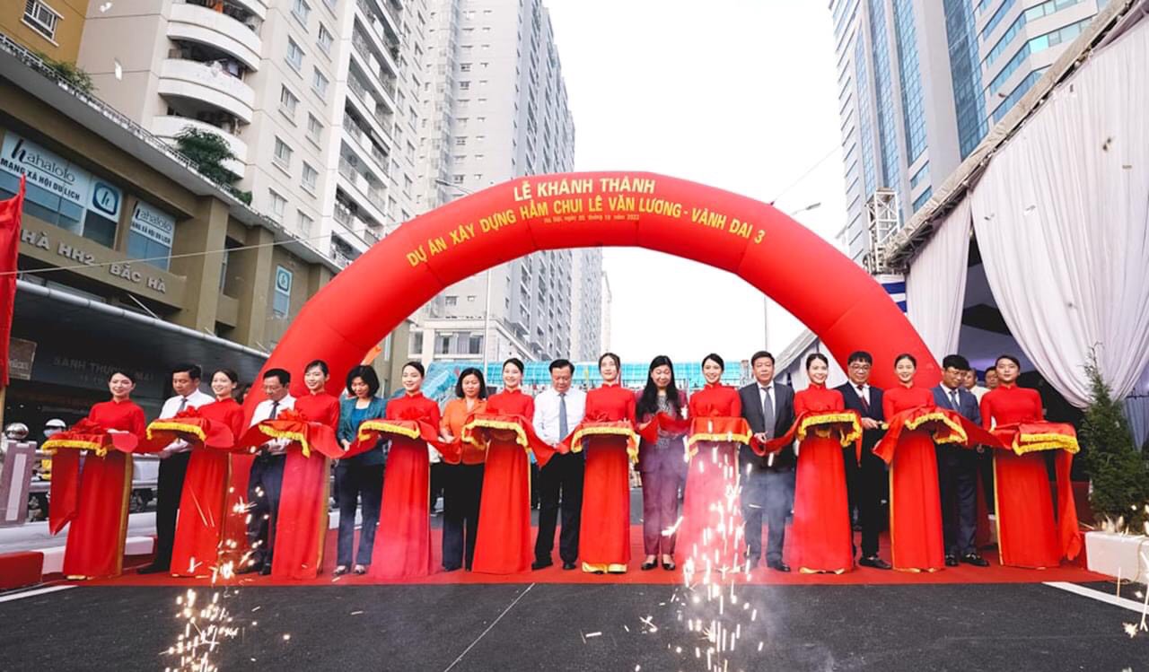 Ngày đầu thông xe hầm chui Lê Văn Lương gần 700 tỷ đồng tại Hà Nội