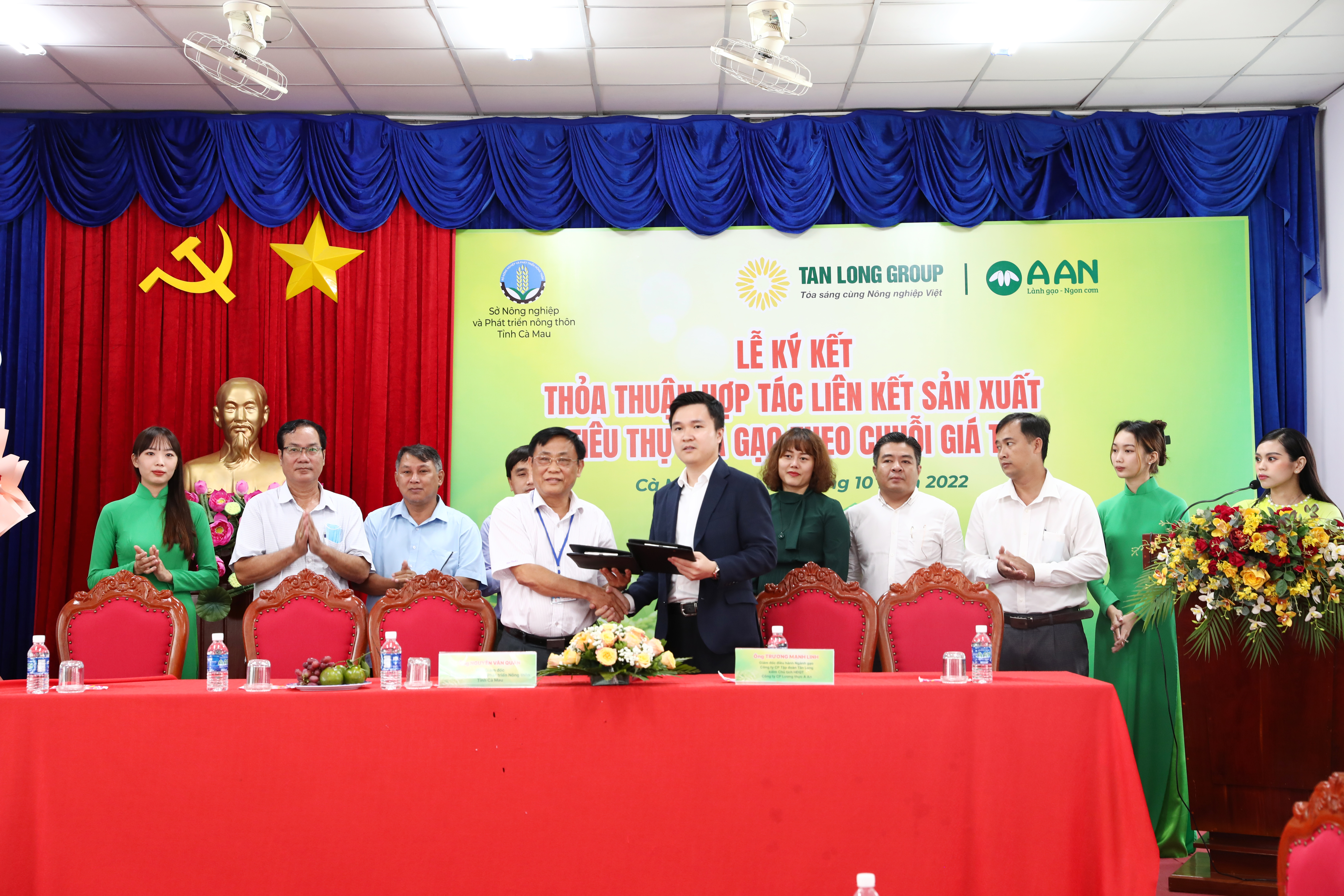 6Pg88.con độc quyền mỗi ngày “bắt tay” cùng Sở Nông nghiệp và PG88 hơn 2,1 triệu thành viên nông thôn, các hợp tác xã để liên kết sản xuất, tiêu thụ lúa gạo theo chuỗi tại nhiều tỉnh thành thuộc Đồng bằng sông Cửu Long.
