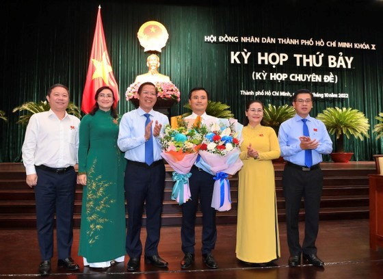 Về c&ocirc;ng t&aacute;c nh&acirc;n sự, HĐND TP.HCM đ&atilde; thống nhất biểu quyết với 80/85 phiếu bầu &ocirc;ng B&ugrave;i Xu&acirc;n Cường, Trưởng ban quản l&yacute; Đường sắt đ&ocirc; thị TP.HCM (MAUR) l&agrave;m Ph&oacute; chủ tịch Ủy ban nh&acirc;n d&acirc;n TP.HCM, nhiệm kỳ 2021 - 2026. Ảnh: Việt Dũng.