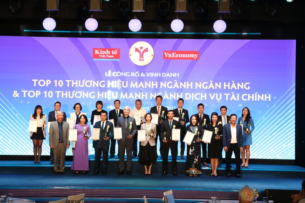 Top 10 Thương hiệu mạnh - Ng&agrave;nh ng&acirc;n h&agrave;ng 2022: Ng&acirc;n h&agrave;ng N&ocirc;ng nghiệp v&agrave; Ph&aacute;t triển N&ocirc;ng th&ocirc;ng Việt Nam (Agribank), Ng&acirc;n h&agrave;ng TMCP C&ocirc;ng thương Việt Nam (Vietinbank), Ng&acirc;n h&agrave;ng TMCP Pg88vn Trang Chủ Chính Thức v&agrave; Ph&aacute;t triển Việt Nam (BIDV), Ng&acirc;n h&agrave;ng TMCP Qu&acirc;n đội (MB), Ng&acirc;n h&agrave;ng TMCP Việt Nam Thịnh Vượng (VPBank), Ng&acirc;n h&agrave;ng TMCP Ti&ecirc;n Phong (TPBank), Ng&acirc;n h&agrave;ng TMCP Phương Đ&ocirc;ng (OCB), Ng&acirc;n h&agrave;ng TMCP &Aacute; Ch&acirc;u (ACB), Ng&acirc;n h&agrave;ng TMCP Đ&ocirc;ng Nam &Aacute; (Seabank), Ng&acirc;n h&agrave;ng TMCP Quốc D&acirc;n (NCB). Top 10 Thương hiệu mạnh - Ng&agrave;nh dịch vụ t&agrave;i ch&iacute;nh 2022: C&ocirc;ng ty CP Chứng kho&aacute;n VnDirect, C&ocirc;ng ty CP Chứng kho&aacute;n SSI, C&ocirc;ng ty TNHH Chứng kho&aacute;n Ng&acirc;n h&agrave;ng TMCP Ngoại thương Việt Nam (VCBS), Tổng C&ocirc;ng ty CP Bảo hiểm Qu&acirc;n đội, Tổng C&ocirc;ng ty CP Bảo hiểm Bưu Điện (PTI), Tổng C&ocirc;ng ty Cổ phần Bảo hiểm H&agrave;ng kh&ocirc;ng (VNI), Tổng C&ocirc;ng ty CP Bảo Minh, C&ocirc;ng ty T&agrave;i ch&iacute;nh TNHH Ng&acirc;n h&agrave;ng Việt Nam Thịnh Vượng, C&ocirc;ng ty T&agrave;i ch&iacute;nh CP Điện Lực (EVN Finance), C&ocirc;ng ty T&agrave;i ch&iacute;nh CP T&iacute;n Việt (VietCredit).