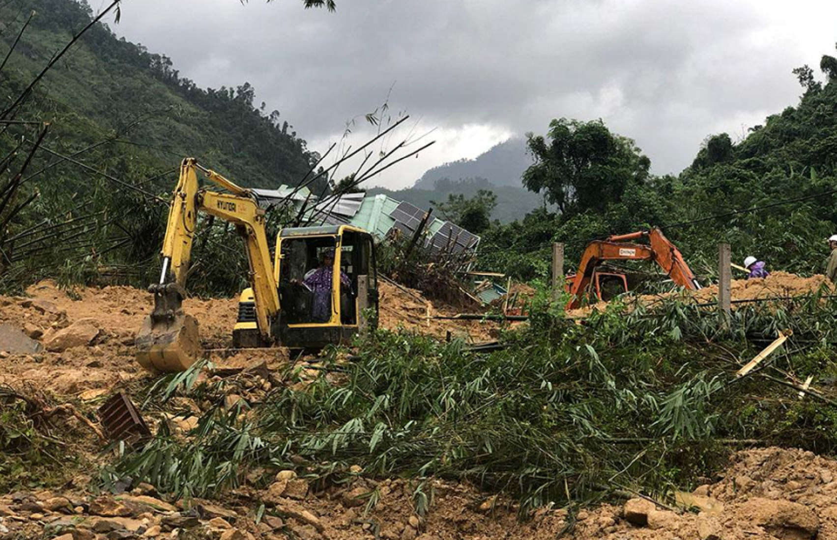 Khu vực Nam Trung Bộ và Tây Nguyên thiệt hại nặng nề do mưa lũ