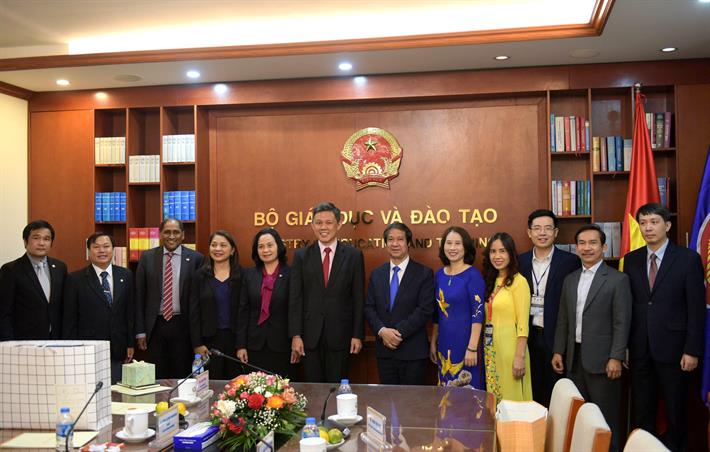 Bộ trưởng Nguyễn Kim Sơn, Bộ trưởng Bộ Giáo dục Singapore Chan Chun Sing tại buổi Pg88hi Thể Thao, Bóng Đá, Casino, Nổ Hũ, Xổ Số với 2 trung tâm SEAMEO tại Việt Nam.