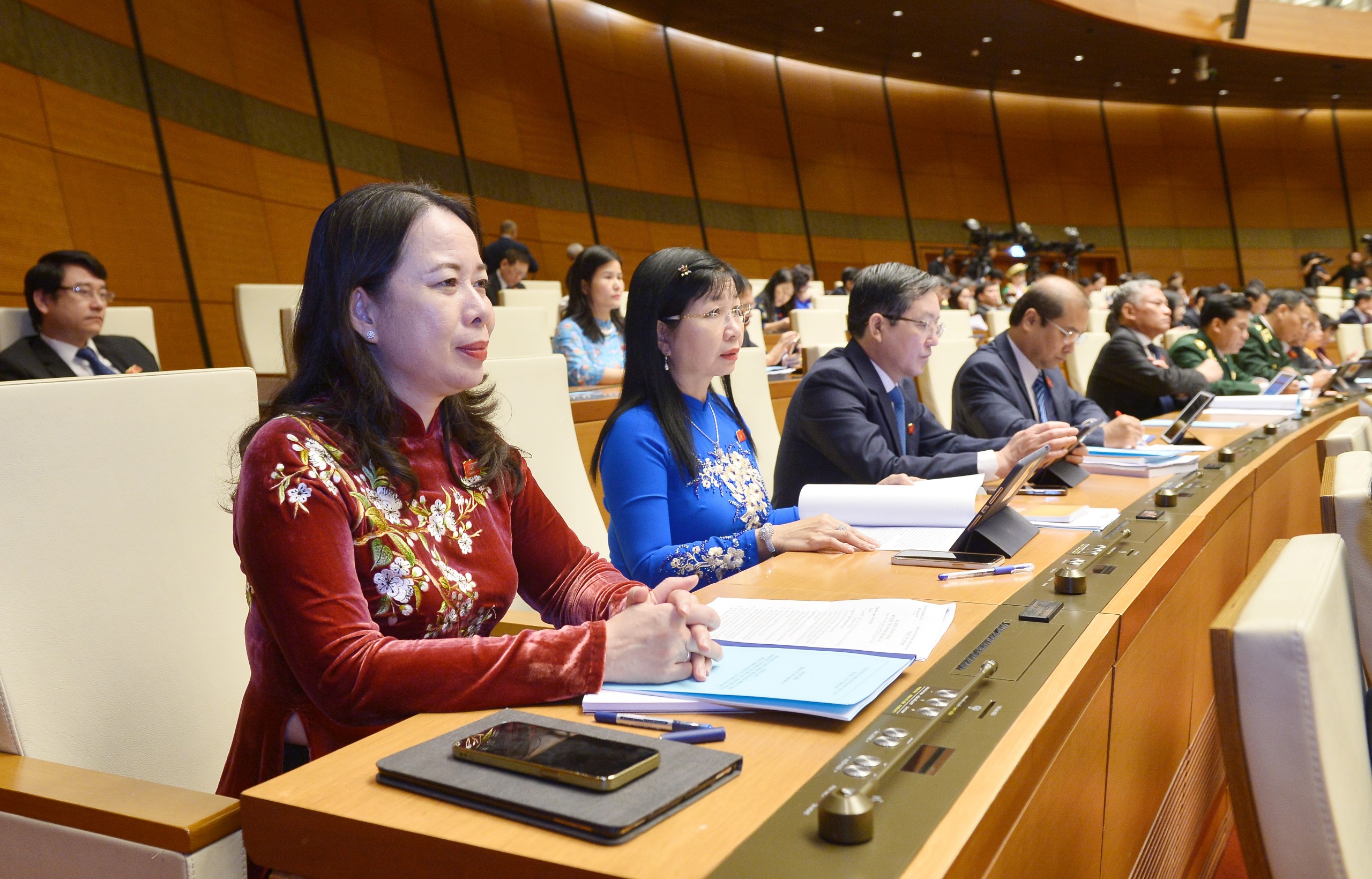 C&aacute;c đại biểu tham dự phi&ecirc;n họp - Ảnh: Quochoi.vn
