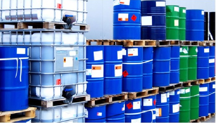 Tổ chức, c&aacute; nh&acirc;n phải chịu tr&aacute;ch nhiệm trước ph&aacute;p luật về t&iacute;nh ch&iacute;nh x&aacute;c của th&ocirc;ng tin về c&aacute;c loại h&oacute;a chất nhập khẩu.