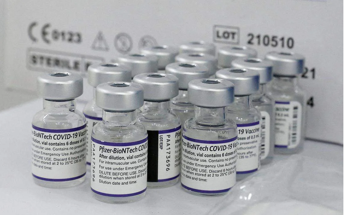 Pfizer cũng tuy&ecirc;n bố sẽ&nbsp;tăng gi&aacute; vaccine Covid-19 gấp 4 lần.