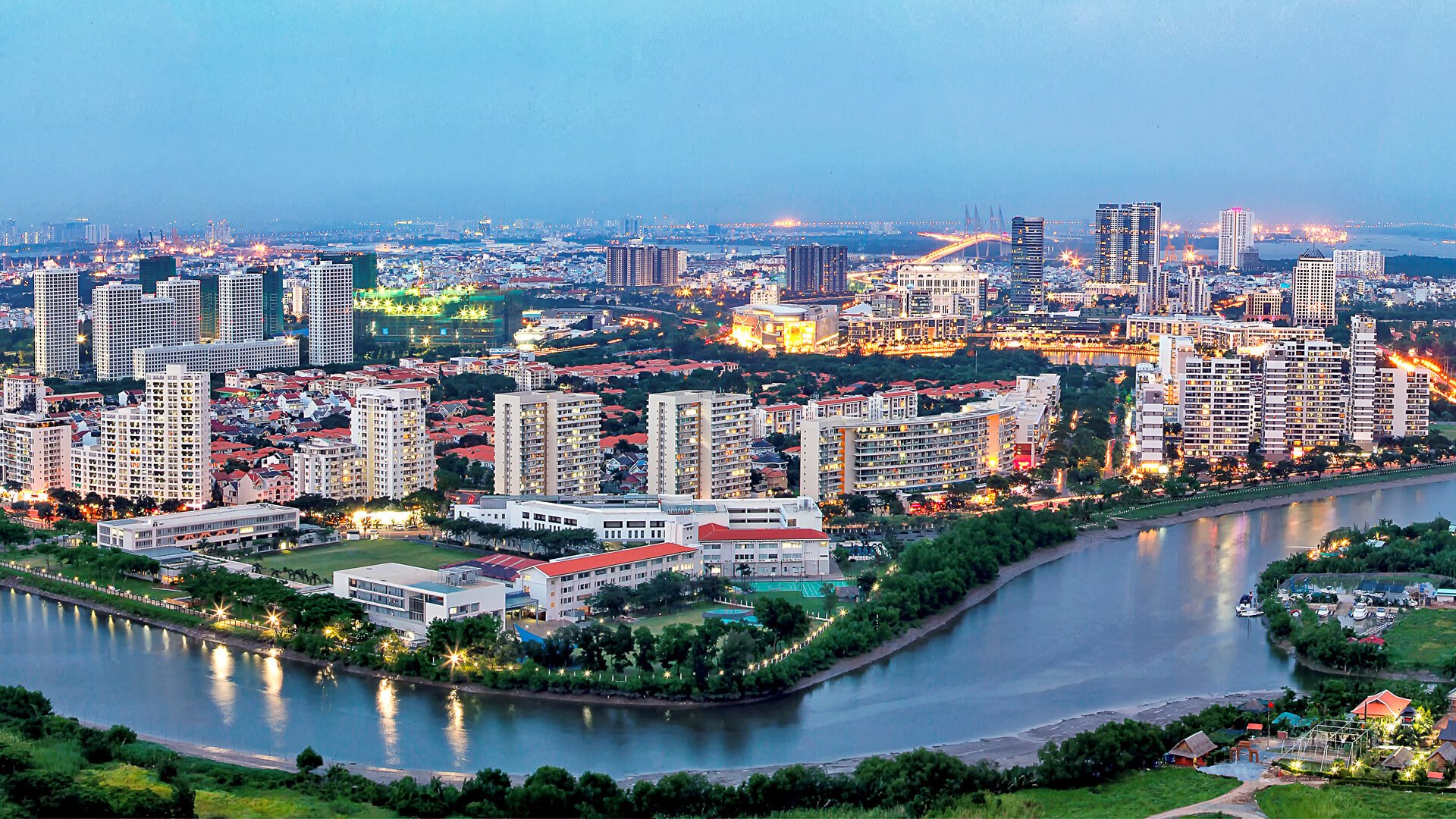 Từ khu đầm lầy, Ph&uacute; Mỹ Hưng trở th&agrave;nh đ&ocirc; thị kiểu mẫu Việt Nam.
