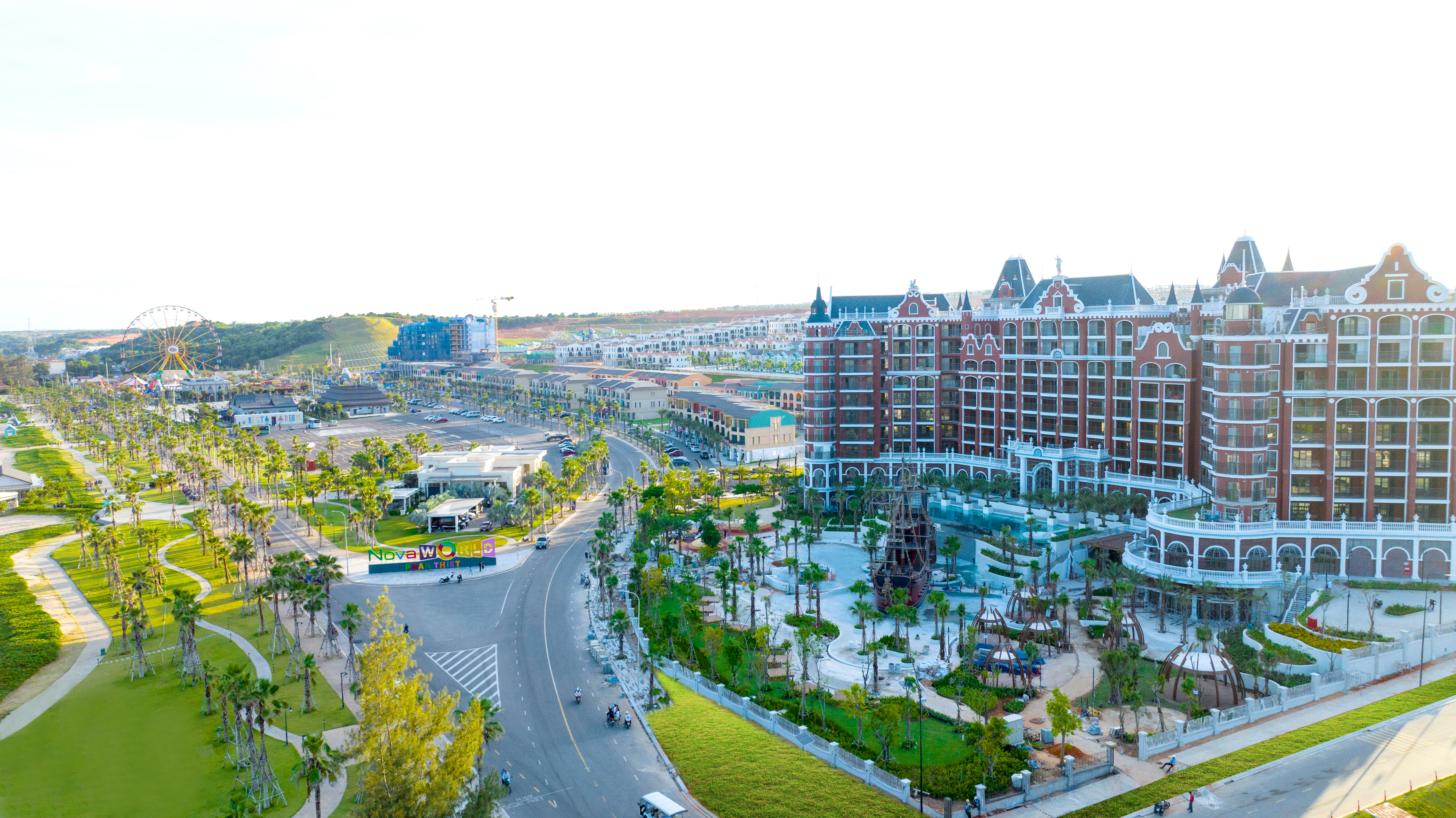 NovaWorld Phan Thiet đ&atilde; vận h&agrave;nh giai đoạn 1 v&agrave; thu h&uacute;t h&agrave;ng ng&agrave;n lượt kh&aacute;ch mỗi tuần, bảo chứng ti&ecirc;̀m năng sinh lời mạnh mẽ.