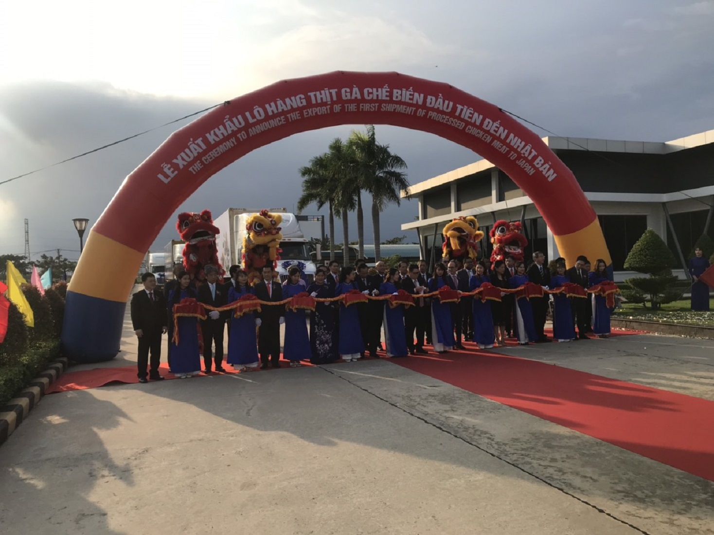 Cắt băng lễ Pg88 com chính chủ lô hàng thịt gà chế biến đầu tiên sang Nhật Bản.