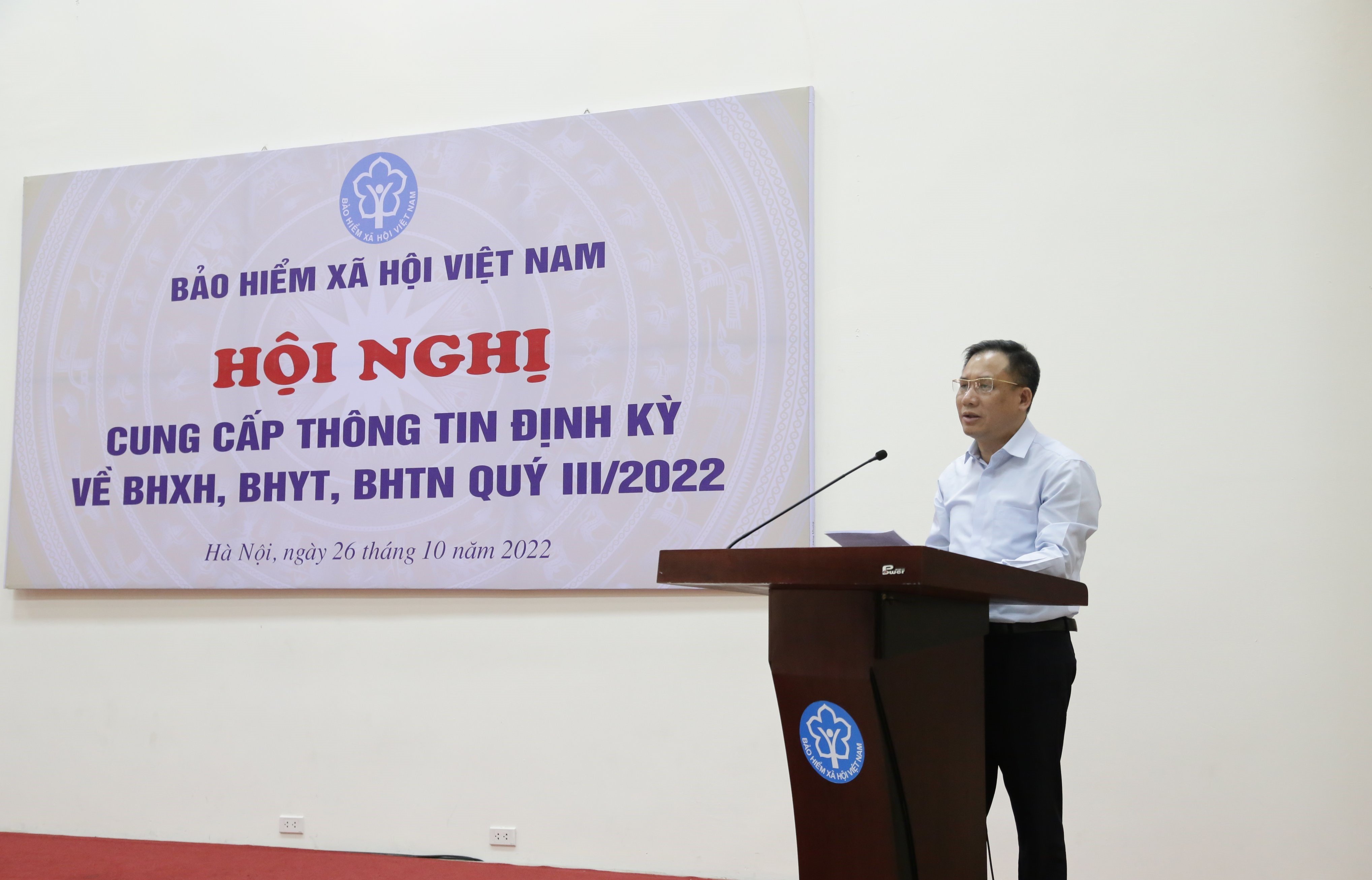 Ph&oacute; Tổng Gi&aacute;m đốc Bảo hiểm x&atilde; hội Việt Nam L&ecirc; H&ugrave;ng Sơn ph&aacute;t biểu tại hội nghị.&nbsp;
