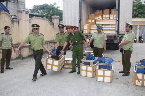 Các lực lượng chức năng Thanh Hóa kiểm tra hàng hóa có dấu hiệu gian lận PG88 Sòng bạc trực tuyến TOP 1 Việt Nam | Casino, Nổ Hũ