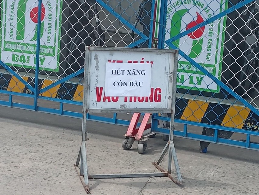 Tình trạng hết xăng, còn dầu tái diễn tại TP.HCM trong 2-3 ngày gần đây, trước khi giá xăng được điều chỉnh tăng vào chiều 01/11/2022.