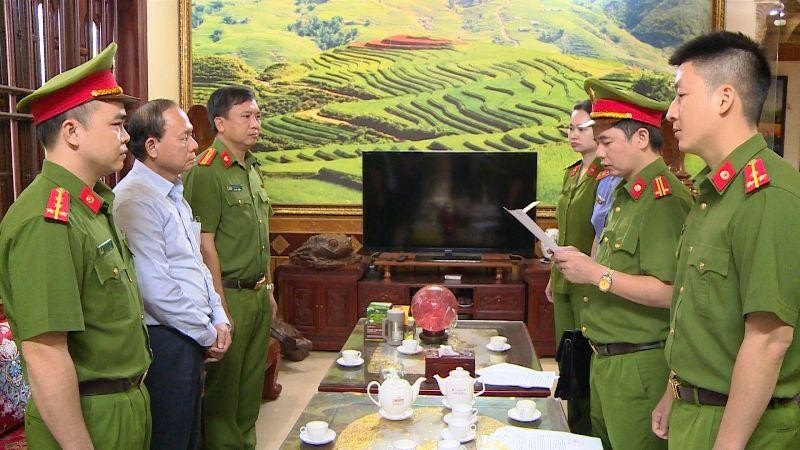 Cơ quan Cảnh sát điều tra thi hành lệnh bắt, tạm giam bị can Cầm Bá Xuân.