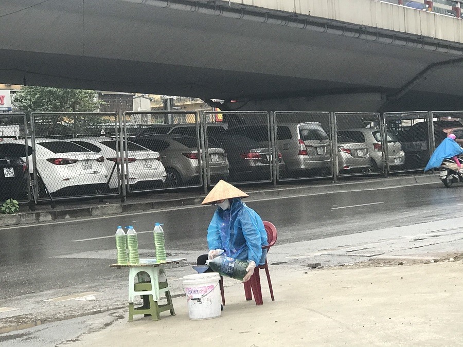 Bộ Công thương giải thích về thông tin cấm mua xăng bằng thùng, can, chai