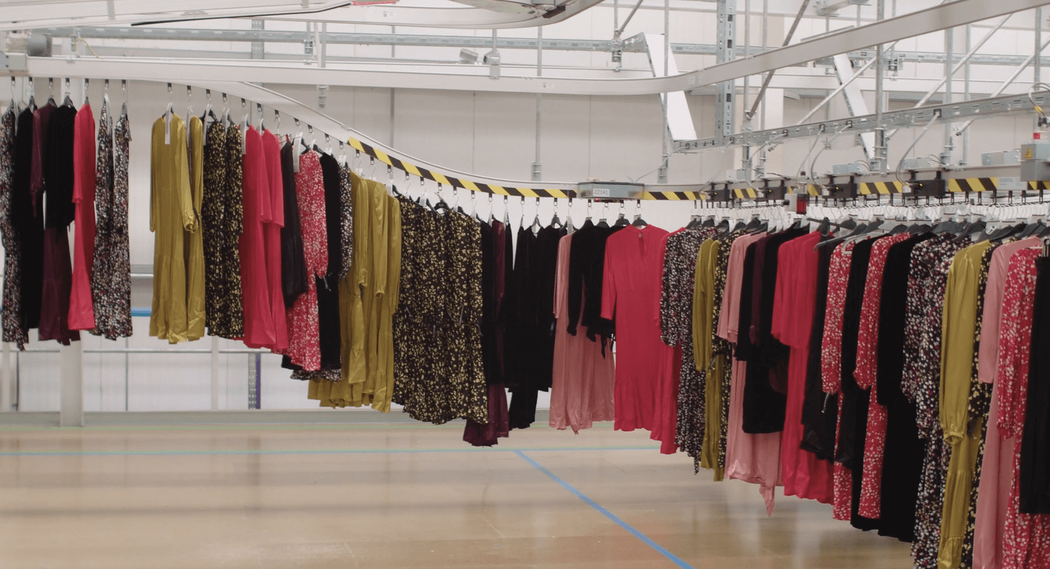 Theo trang Fashnerd, khi được hỏi c&oacute; muốn thu&ecirc; quần &aacute;o Marks & Spencer hay kh&ocirc;ng, c&oacute; tới 98% kh&aacute;ch h&agrave;ng cho biết họ muốn.