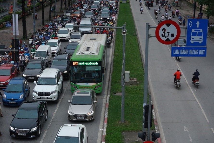 Bus nhanh BRT ng&agrave;n tỷ của H&agrave; Nội đ&atilde; thất bại&nbsp;