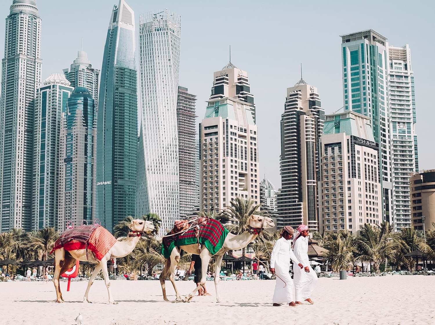 Nhờ chiến dịch ti&ecirc;m ph&ograve;ng Covid-19 được triển khai mau lẹ, UAE đ&atilde; hồi phục c&aacute;c hoạt động rất nhanh khi đại dịch giảm nhẹ.