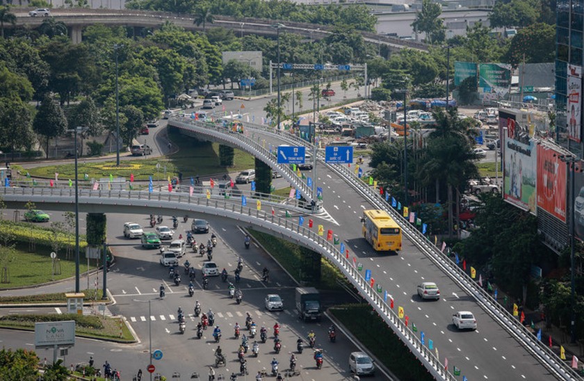 V&ograve;ng xoay hai tầng Nguyễn Kiệm - Nguyễn Th&aacute;i Sơn - Phạm Văn Đồng (G&ograve; Vấp).