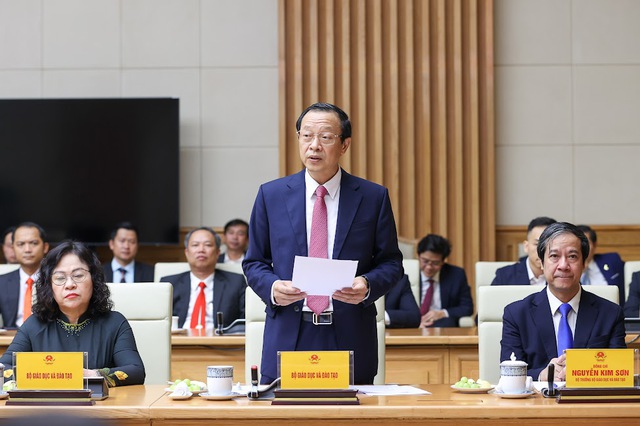 Thứ trưởng Bộ Giáo dục và Đào tạo Phạm Ngọc Thưởng báo cáo tại cuộc gặp mặt - Ảnh: VGP/Nhật Bắc