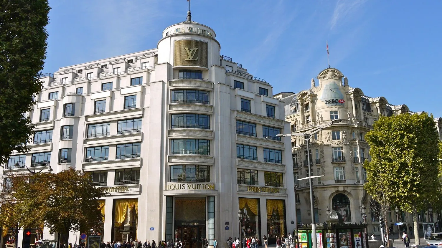 Cửa h&agrave;ng Louis Vuitton tại Champs-&Eacute;lys&eacute;es ở Paris.