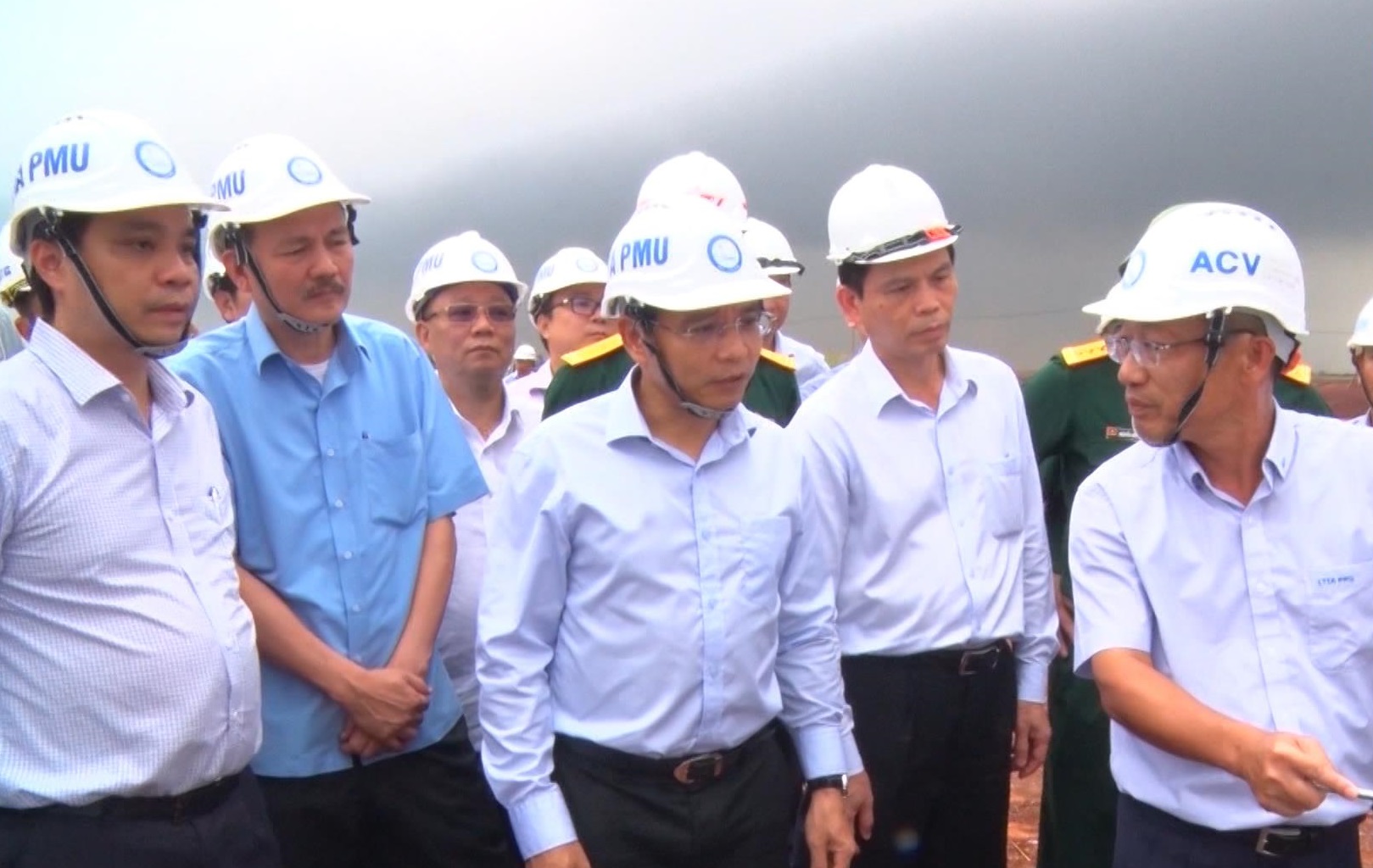 Bộ trưởng Nguyễn Văn Thắng kiểm tra hiện trường dự &aacute;n&nbsp;Cảng h&agrave;ng kh&ocirc;ng quốc tế Long Th&agrave;nh.