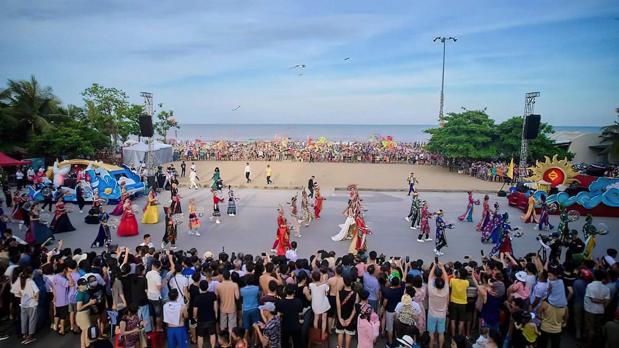 Lễ hội h&oacute;a trang