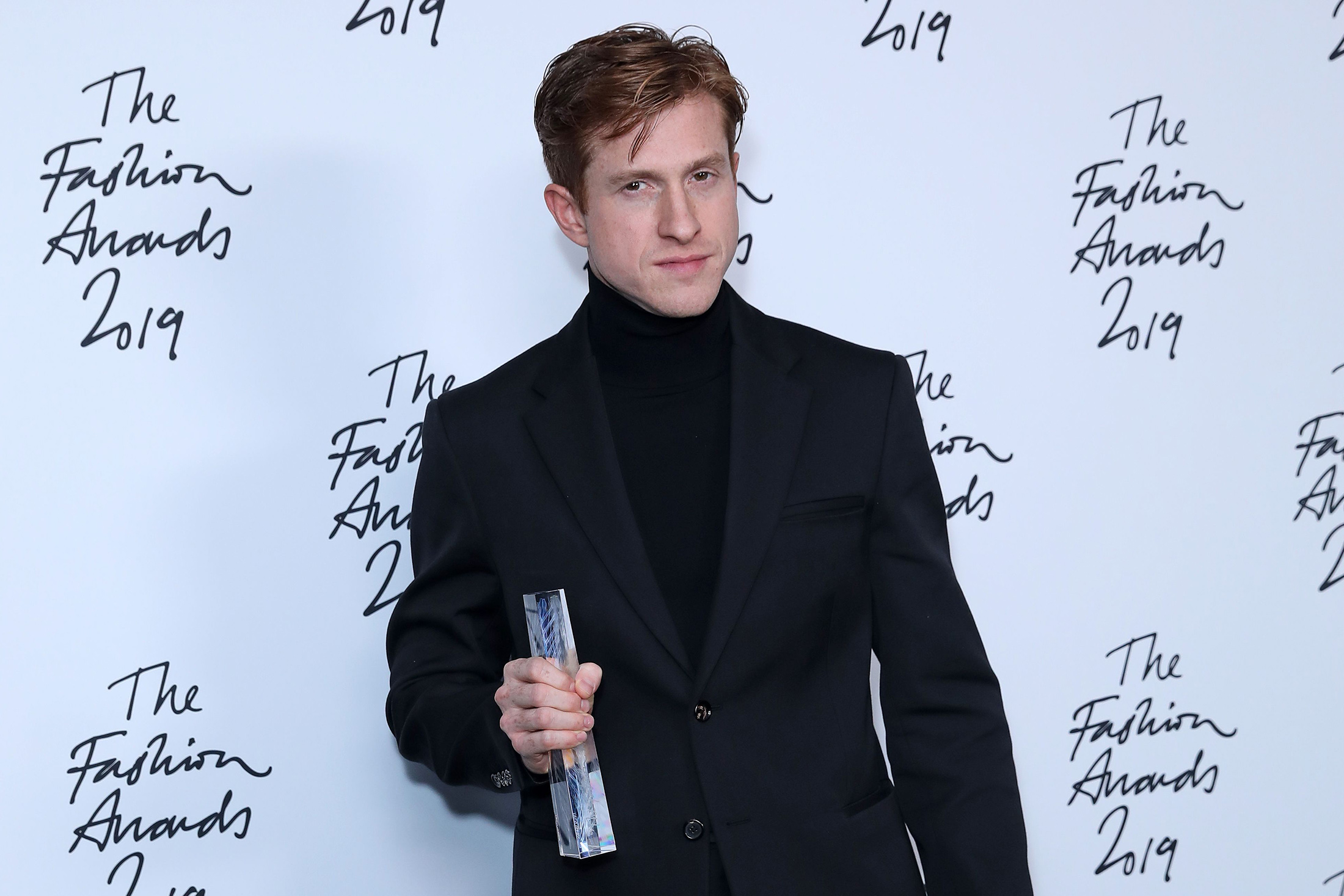Daniel Lee được kỳ vọng sẽ gi&uacute;p&nbsp; Burberry tăng trưởng mảng thời trang nữ v&agrave; phụ kiện, t&uacute;i x&aacute;ch.