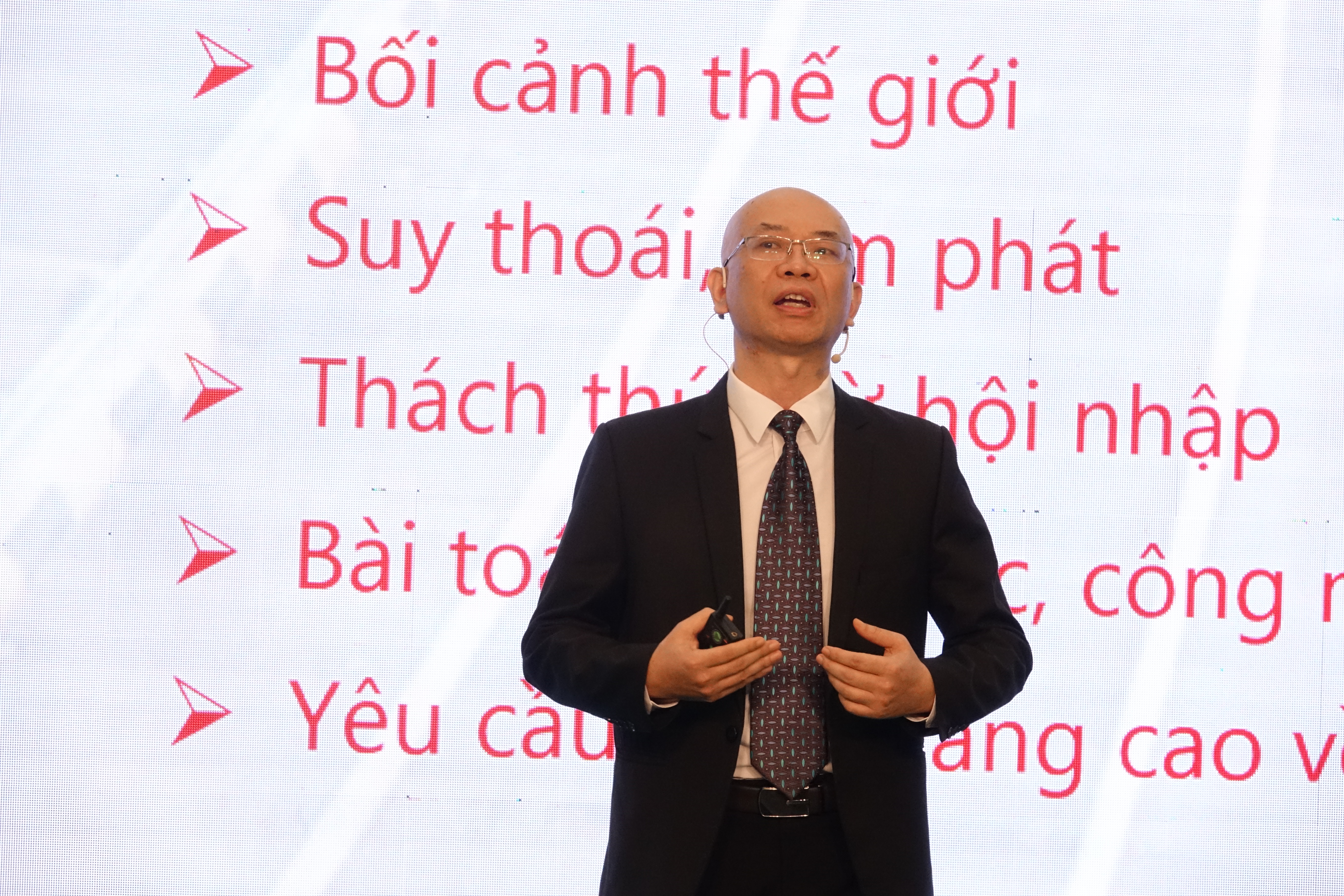 Nhiều tham luận đ&aacute;ng ch&uacute; &yacute; về thực trạng v&agrave; giải ph&aacute;p ph&aacute;t triển ng&agrave;nh logictisc Việt Nam đ&atilde; được c&aacute;c chuy&ecirc;n gia tr&igrave;nh b&agrave;y t&acirc;m huyết, thu h&uacute;t sự ch&uacute; &yacute; của cộng đồng PG88 Link Dễ Nhớ Pg88.com cũng như c&aacute;c cơ quan quản l&yacute; Nh&agrave; nước. &Ocirc;ng Trần Thanh Hải, Ph&oacute; Cục trưởng Cục Xuất nhập cảnh, Bộ C&ocirc;ng thương, tr&igrave;nh b&agrave;y tham luận về về&nbsp;5 năm kế hoạch h&agrave;nh động nhằm n&acirc;ng cao năng lượng logistic của Việt Nam đến năm 2025 theo Nghị quyết 200 của Thủ tướng Ch&iacute;nh phủ....