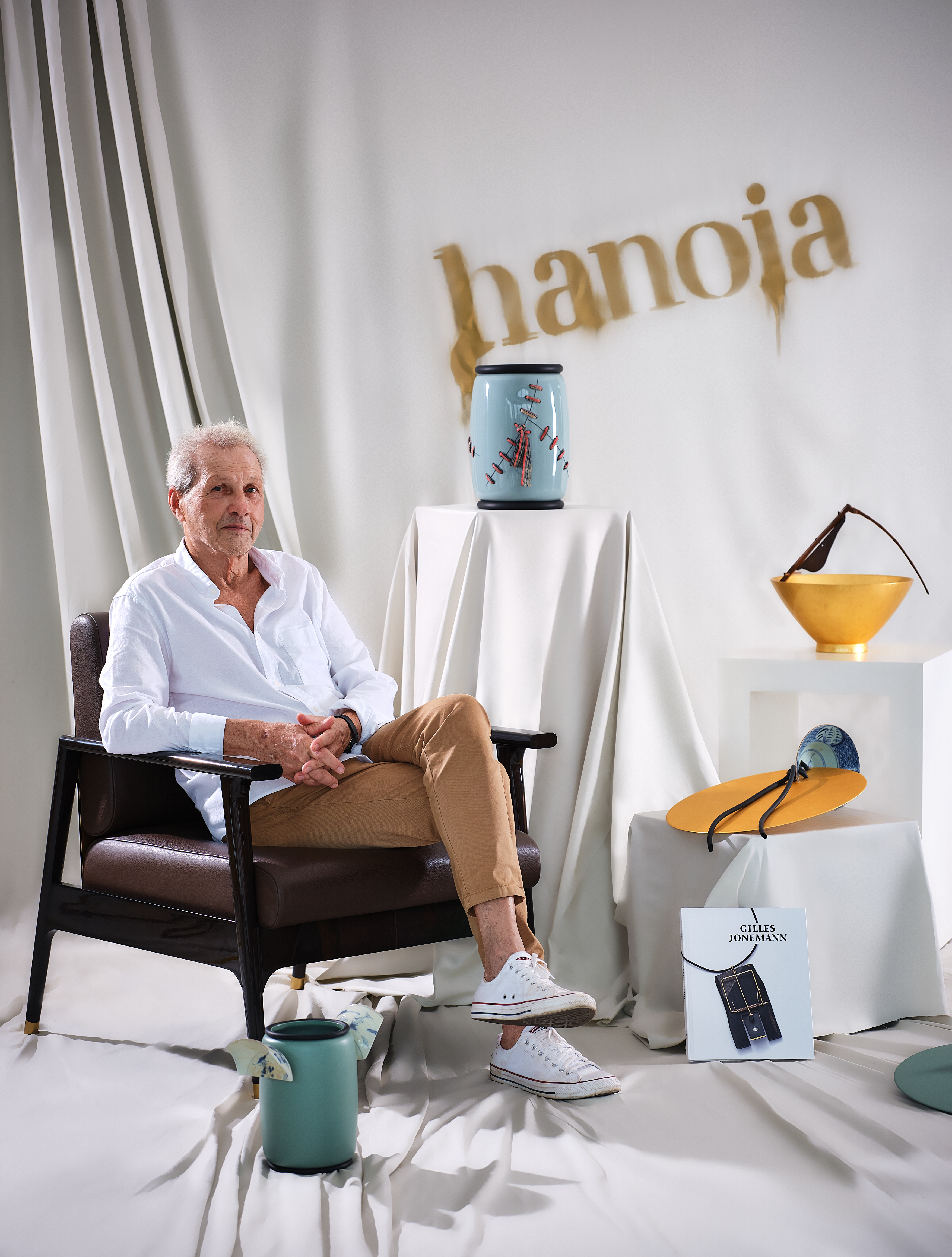 Ngh&ecirc;̣ sĩ Gilles Jonemann l&agrave;&nbsp;người đặt vi&ecirc;n gạch đ&acirc;̀u ti&ecirc;n cho xưởng Petit h của Hermès.&nbsp;