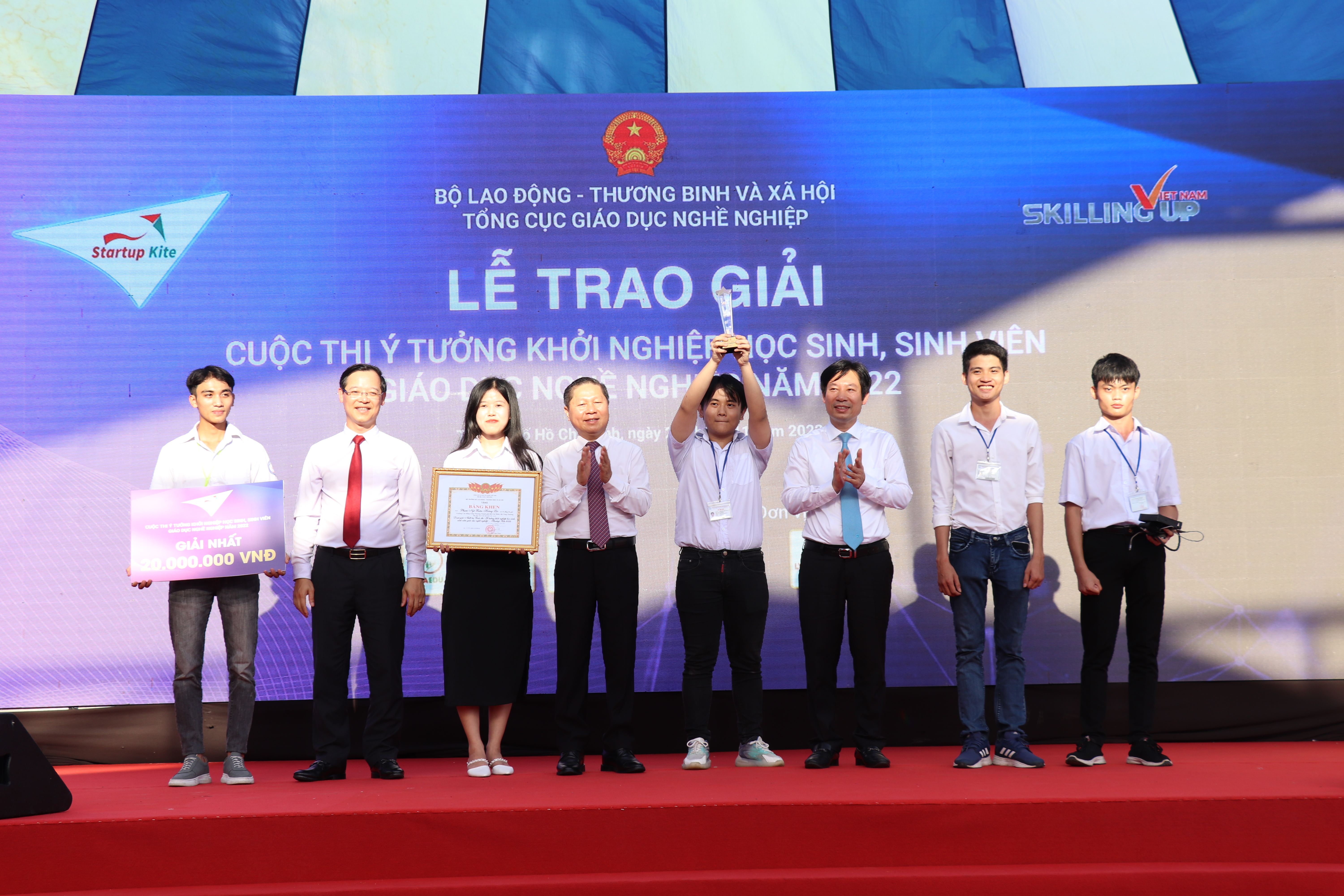 Giải Nhất ý tưởng khởi nghiệp học sinh, sinh viên giáo dục nghề nghiệp 2022 thuộc về Link Trang Chủ PG88.Com Mới #2026 “Máy đo huyết áp - GAC. 