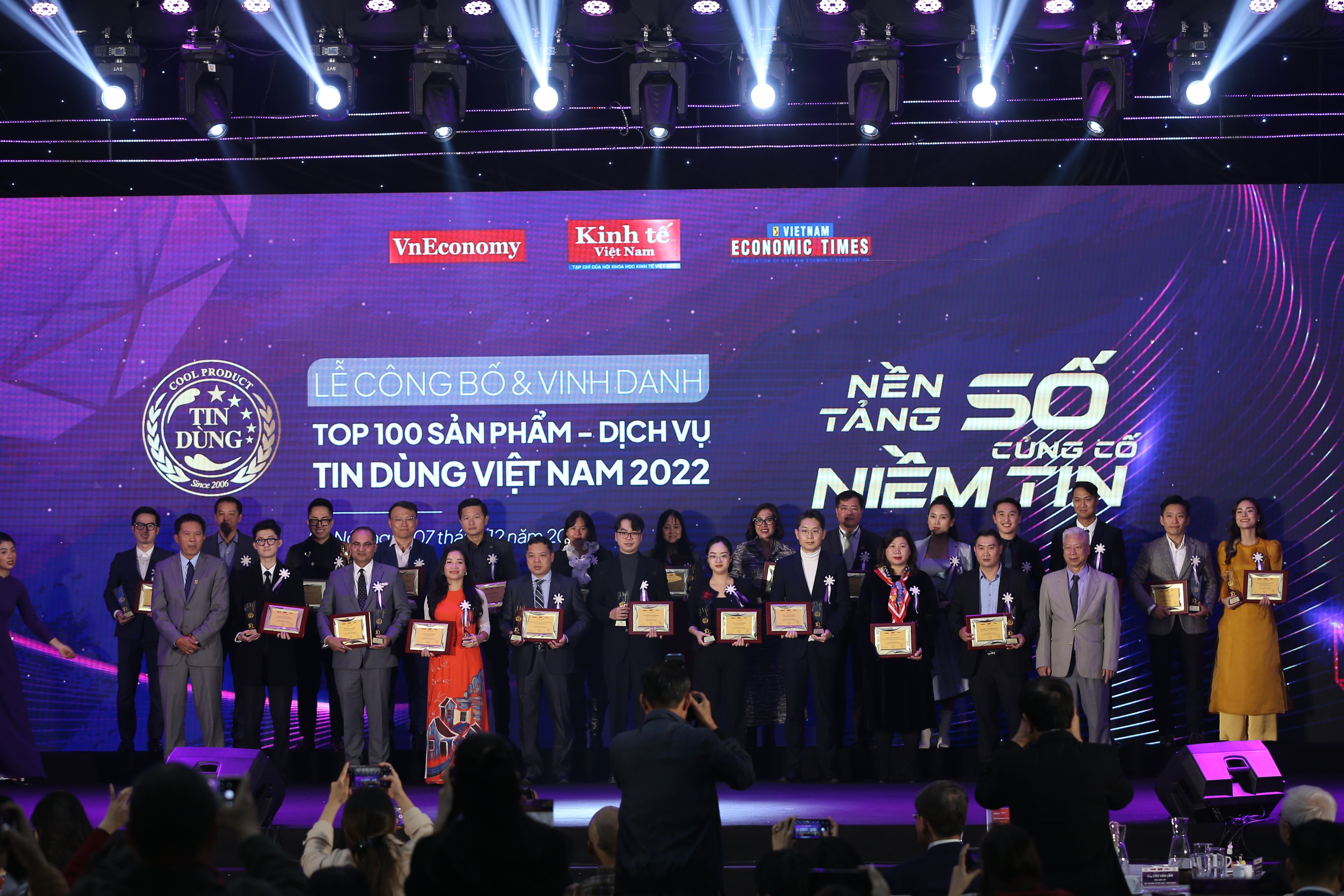 Các 6Pg88.con độc quyền mỗi ngày nhận giải thưởng TOP 100 Sản phẩm - Dịch vụ Tin dùng Việt Nam 2022.