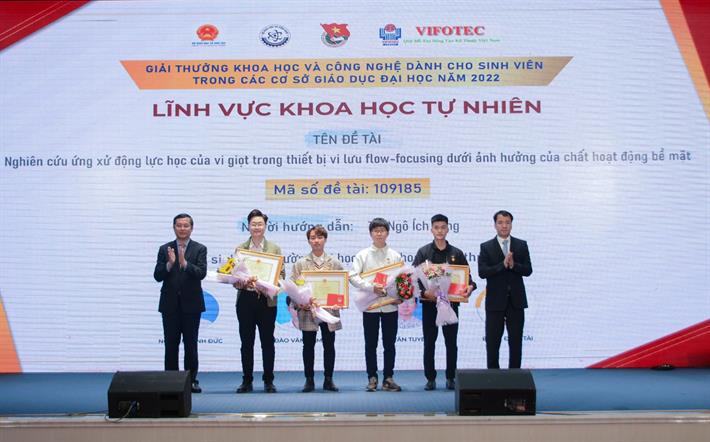 Trao 250 giải thưởng khoa học và công nghệ dành cho sinh viên