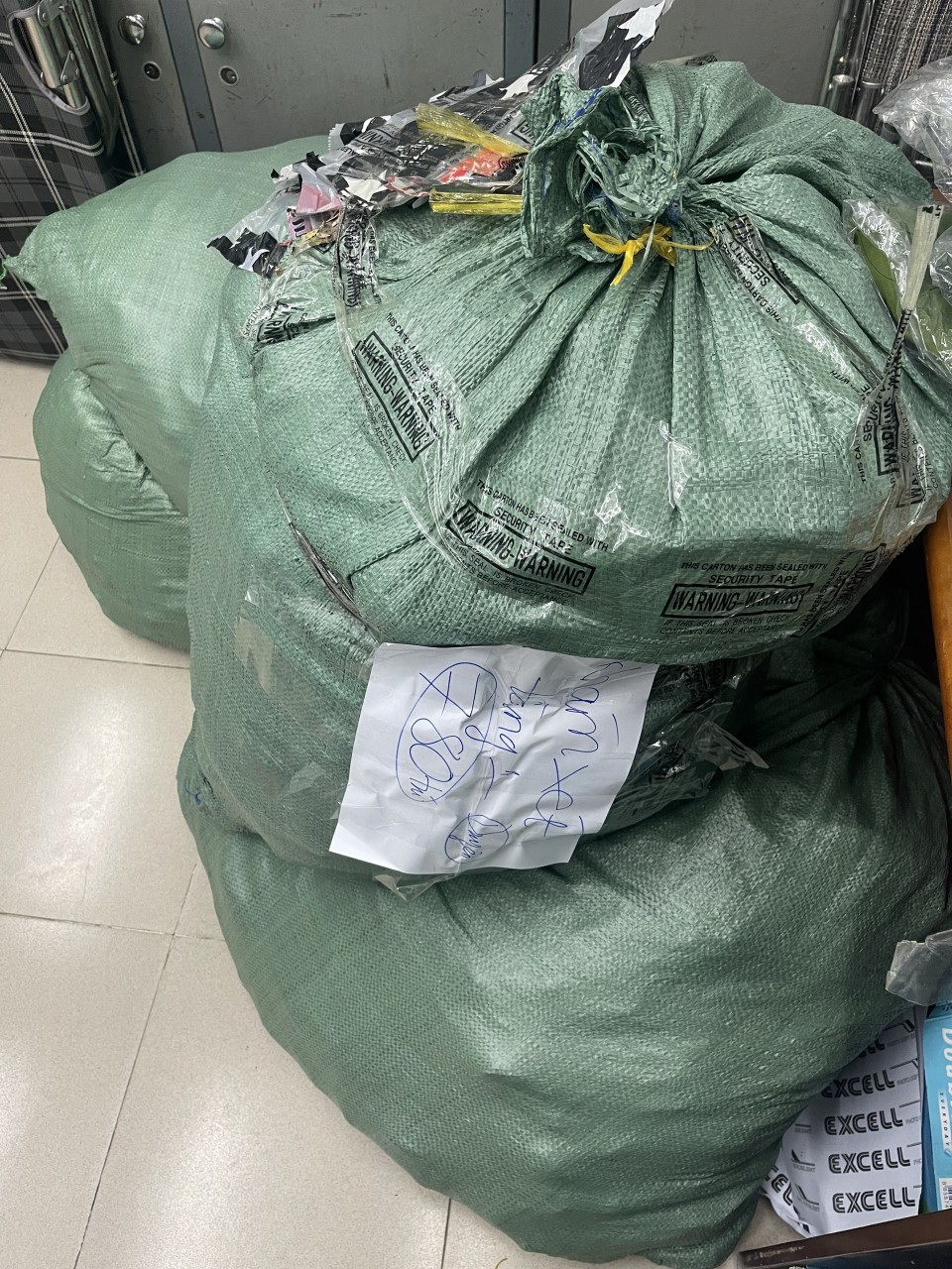 Tang vật bị thu giữ. Ảnh: C&ocirc;ng an TPHCM.