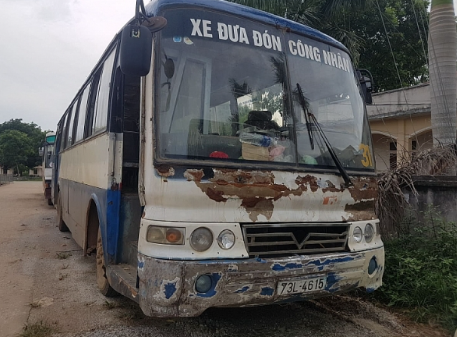 Những chiếc xe khách sập xệ, cũ nát đưa đón công nhân tiềm ẩn nguy cơ tai nạn, nguy hiểm cho người tham gia 6Pg88.com hơn 1000 trò chơi hấp dẫn.
