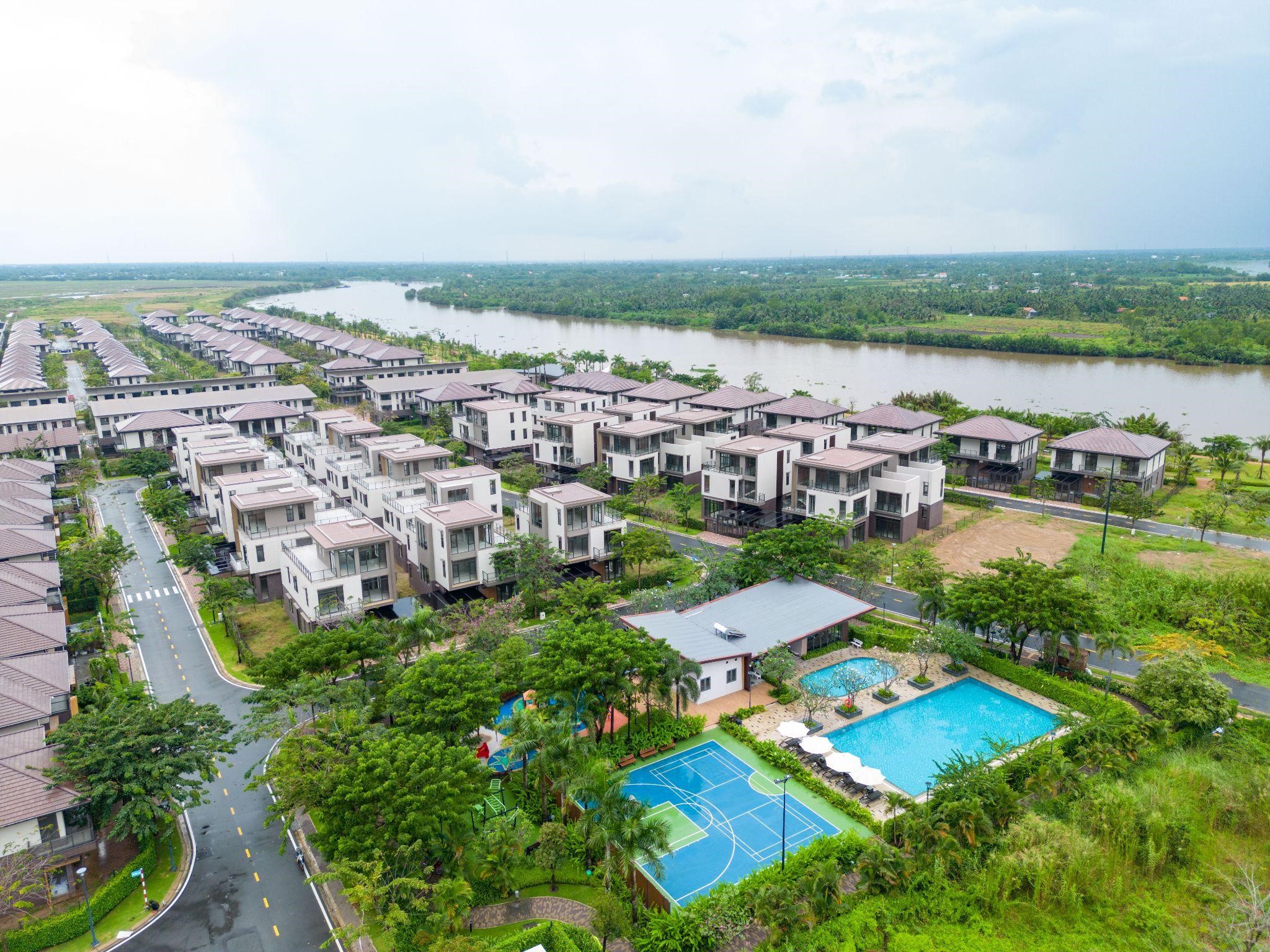 Kh&ocirc;ng gian sống tiện nghi, hiện đại b&ecirc;n d&ograve;ng s&ocirc;ng V&agrave;m Cỏ Đ&ocirc;ng y&ecirc;n b&igrave;nh l&agrave; gi&aacute; trị ri&ecirc;ng c&oacute; tại Waterpoint.