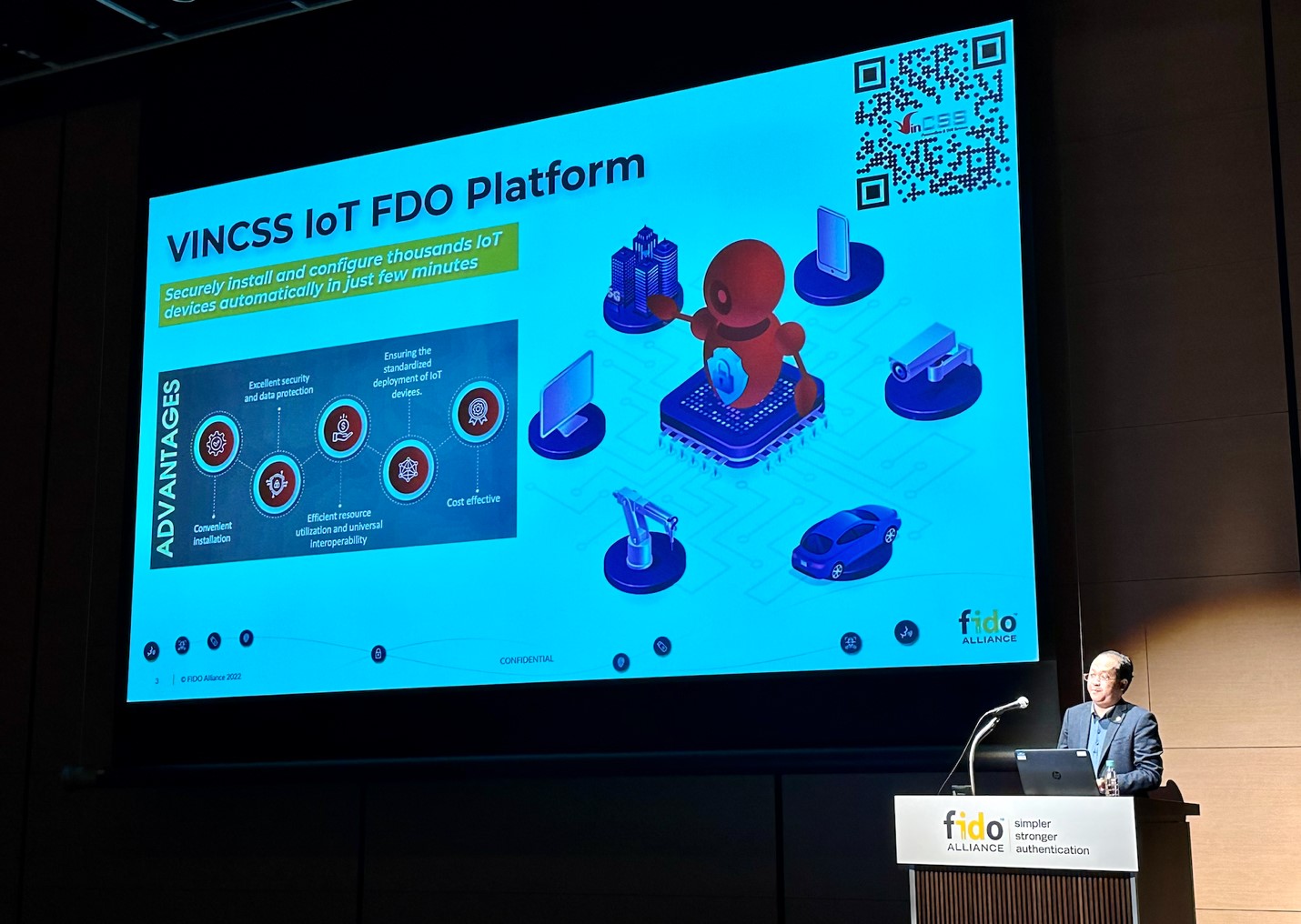 CEO VinCSS giới thiệu VinCSS IoT FDO platform tại sự kiện.