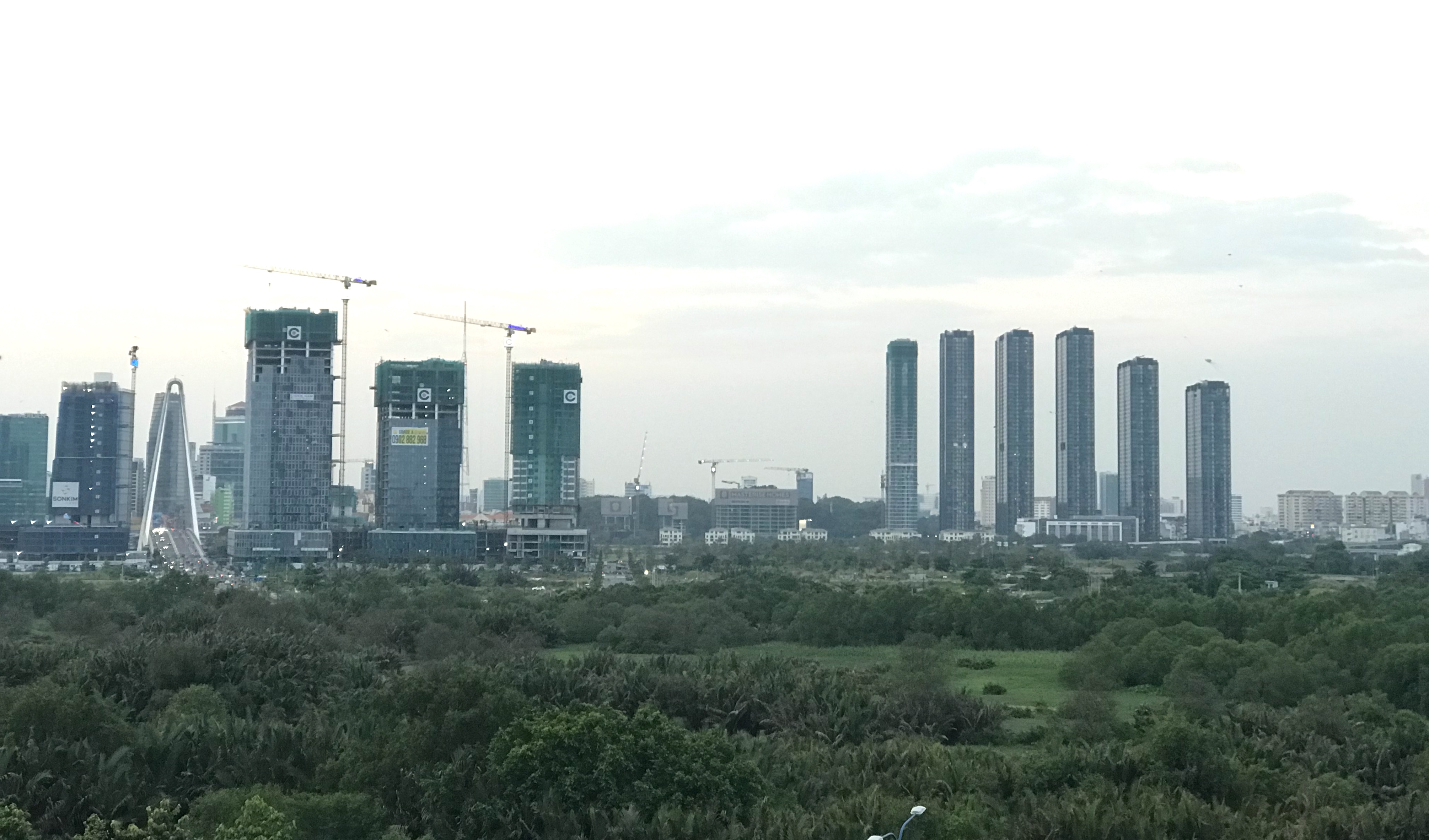 Bất động sản TP.HCM: Nhiều phân khúc phục hồi, giá tăng nhưng giao dịch giảm một nửa