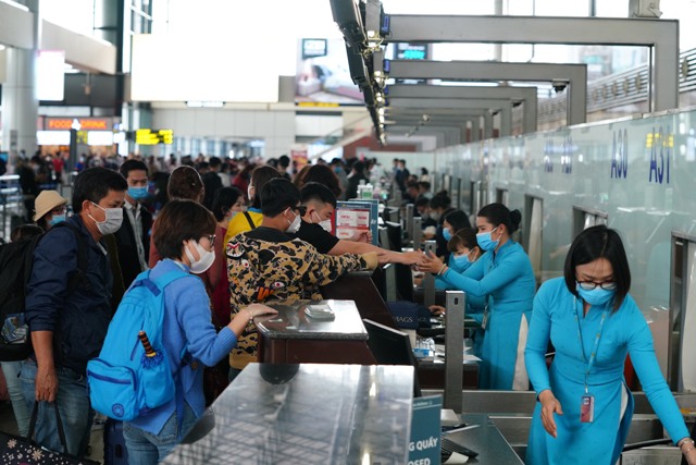 Hàng không nội địa vận chuyển 43,2 triệu khách và tăng 15,6% so năm 2019 - thời điểm trước dịch. Trong khi đó, vận chuyển hàng hoá quốc tế ước đạt 1,1 triệu tấn hàng hóa và tăng 10%.