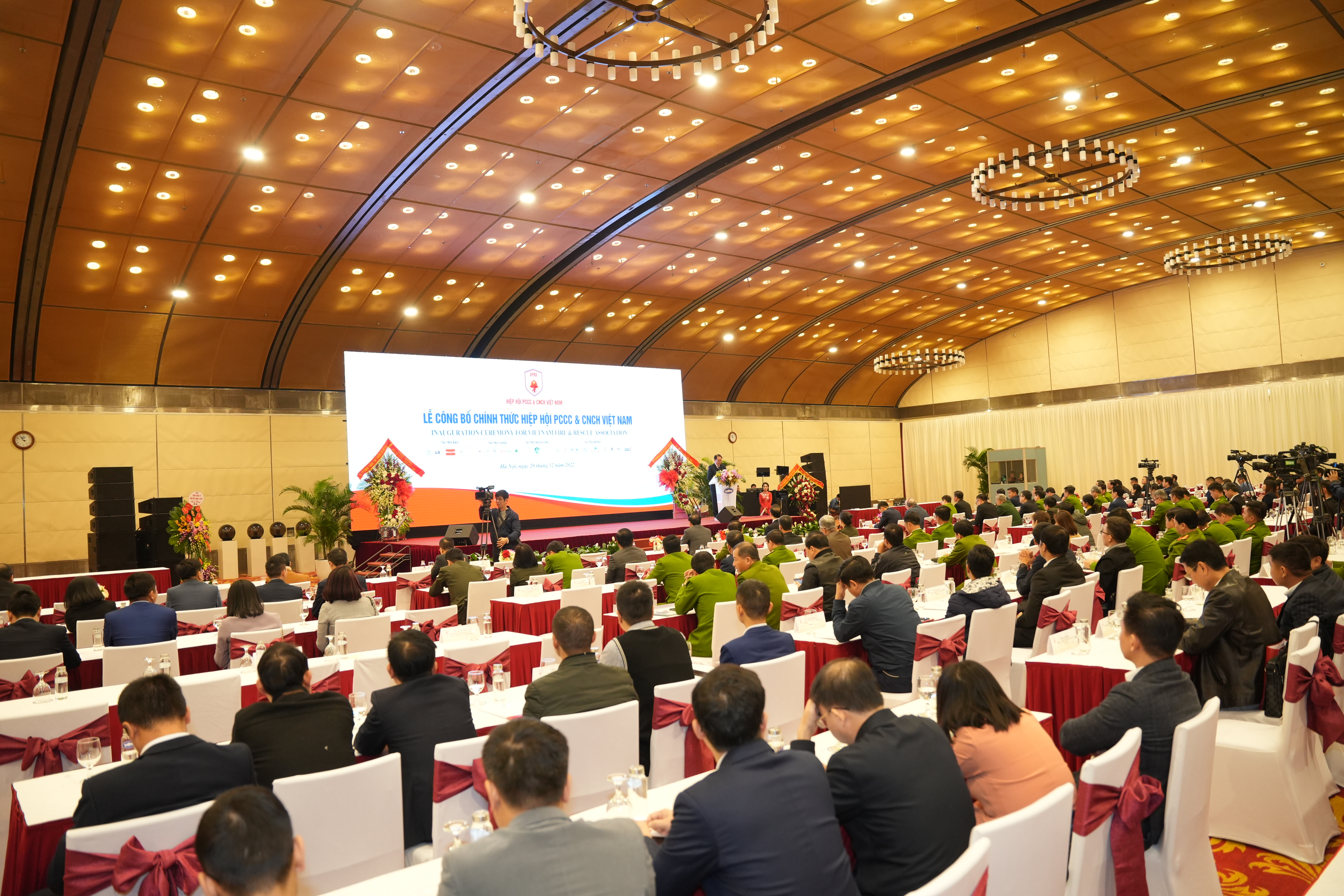 Hiệp hội Ph&ograve;ng ch&aacute;y, chữa ch&aacute;y v&agrave; cứu nạn, cứu hộ Việt Nam được th&agrave;nh lập theo Quyết định của Bộ C&ocirc;ng an v&agrave; Quyết định của Bộ Nội vụ, l&agrave; tổ chức x&atilde; hội - nghề nghiệp đầu ti&ecirc;n v&agrave; duy nhất c&oacute; ph&aacute;p nh&acirc;n ch&iacute;nh thức hoạt động trong lĩnh vực ph&ograve;ng ch&aacute;y, chữa ch&aacute;y v&agrave; cứu nạn, cứu hộ với quy m&ocirc; to&agrave;n quốc.