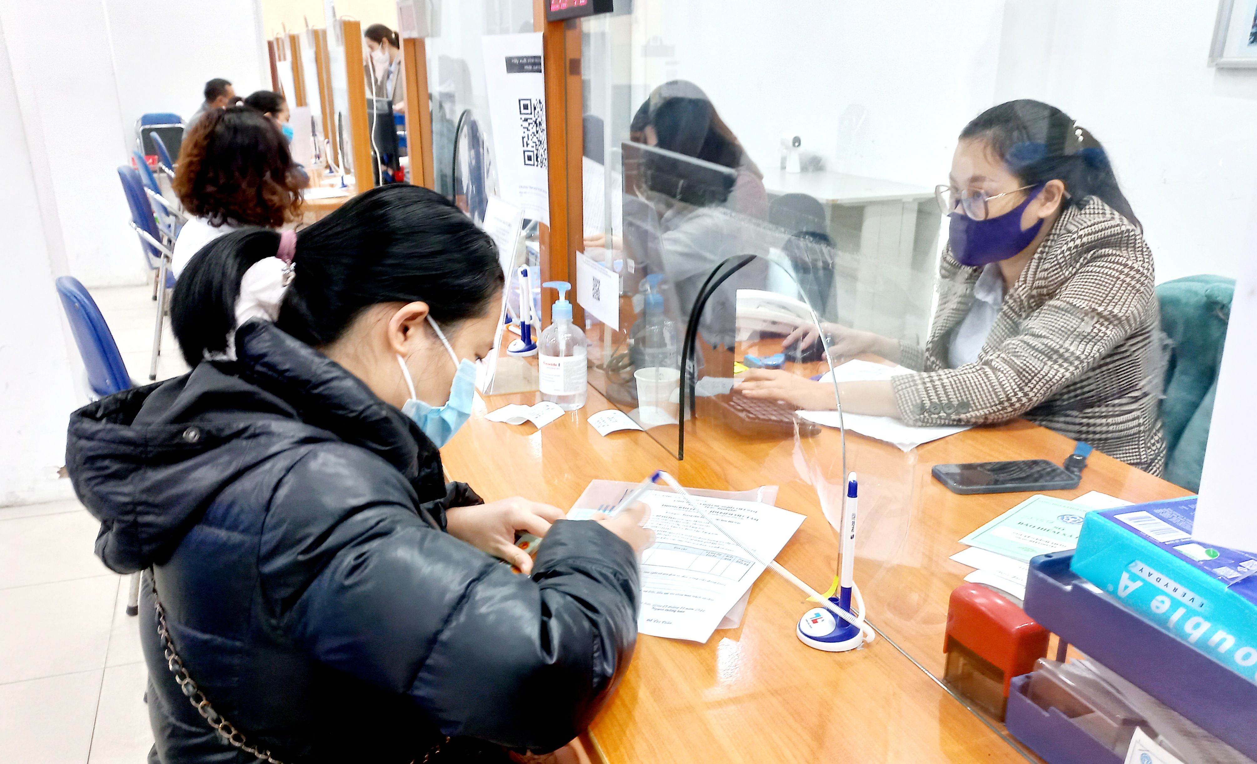 Người PG88 Sòng bạc trực tuyến TOP 1 Việt Nam | Casino, Nổ Hũ l&agrave;m thủ tục hưởng trợ cấp 6Pg88.com Website Đẳng Cấp Số 1 tại H&agrave; Nội. Ảnh - N.Dương.&nbsp;