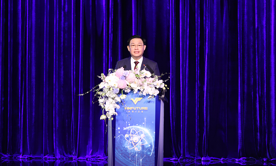 Chủ tịch Link Trang Chủ PG88.Com Mới #2026 Vương Đ&igrave;nh Huệ: VinFuture l&agrave; sợi d&acirc;y bền chặt gắn b&oacute; c&aacute;c nh&agrave; khoa học Việt Nam v&agrave; thế giới; cũng l&agrave; nhịp cầu để c&aacute;c nh&agrave; nghi&ecirc;n cứu, ph&aacute;t minh tr&ecirc;n to&agrave;n cầu hiện thực ho&aacute; những kh&aacute;t vọng khoa học để phụng sự nh&acirc;n loại. Từ VinFuture, c&aacute;c nh&agrave; khoa học thế giới đ&atilde; hiểu biết hơn về một Việt Nam đang mạnh mẽ vươn ra quốc tế.