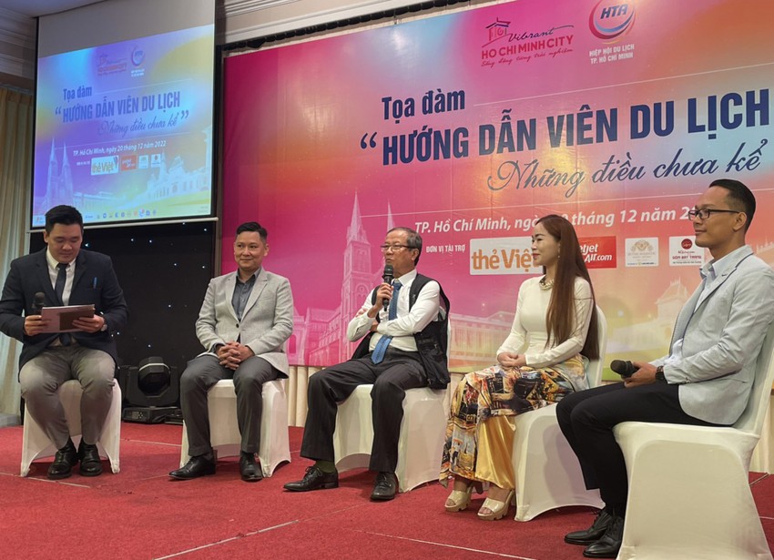 &Ocirc;ng Nguyễn Văn Mỹ đang chia sẻ những c&acirc;u chuyện nghề tại tọa đ&agrave;m &ldquo;Hướng dẫn vi&ecirc;n du lịch &ndash; những điều chưa kể&rdquo; ng&agrave;y 20/12/2022. Ảnh: PC. &nbsp;