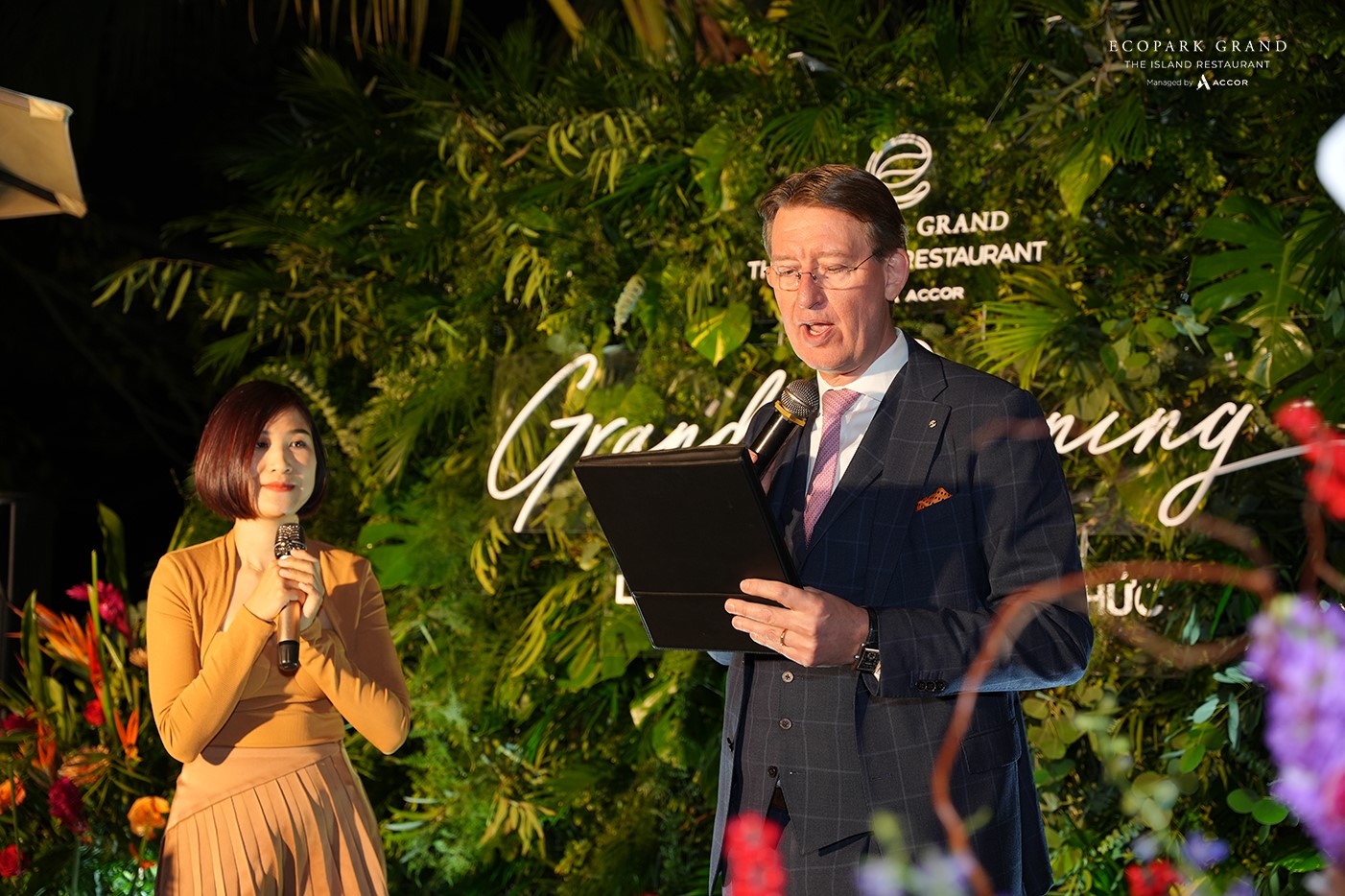 Ông William Haandrikman, Tổng giám đốc khách sạn Sofitel Legend Metropole Hà Nội và Giám đốc vùng của toàn bộ khách sạn thuộc tập đoàn Accor tại miền Bắc Việt Nam, phát biểu tại buổi lễ khai trương.