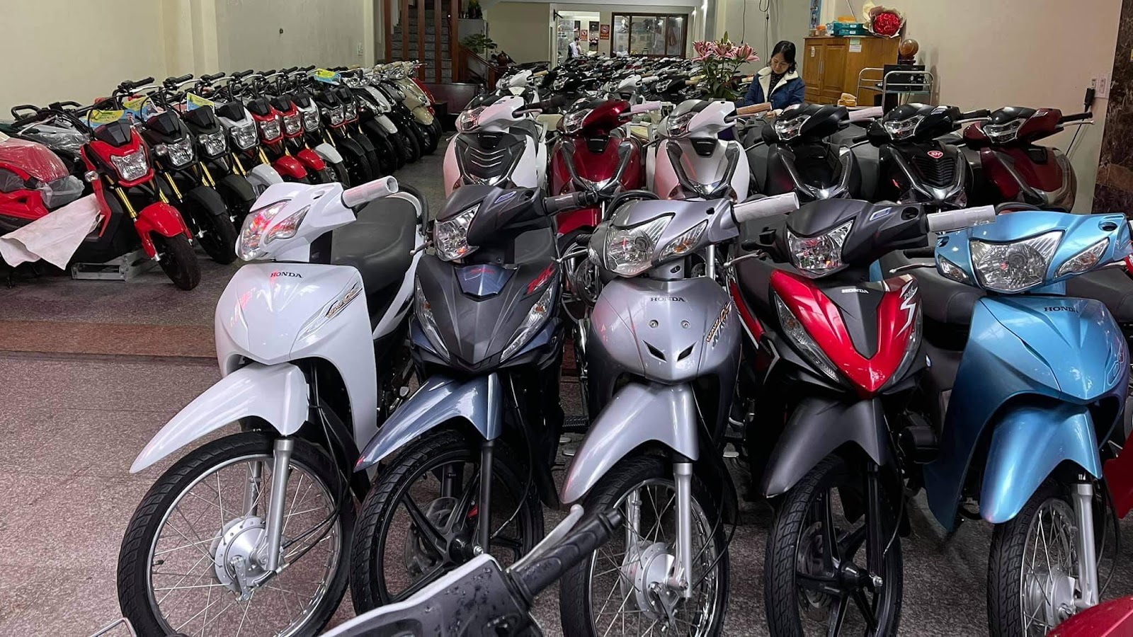 Siết tình trạng bán ô tô và xe máy 