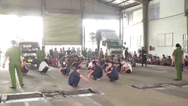 Cơ quan công an kiểm tra 1 trung tâm đăng kiểm tại TP HCM
