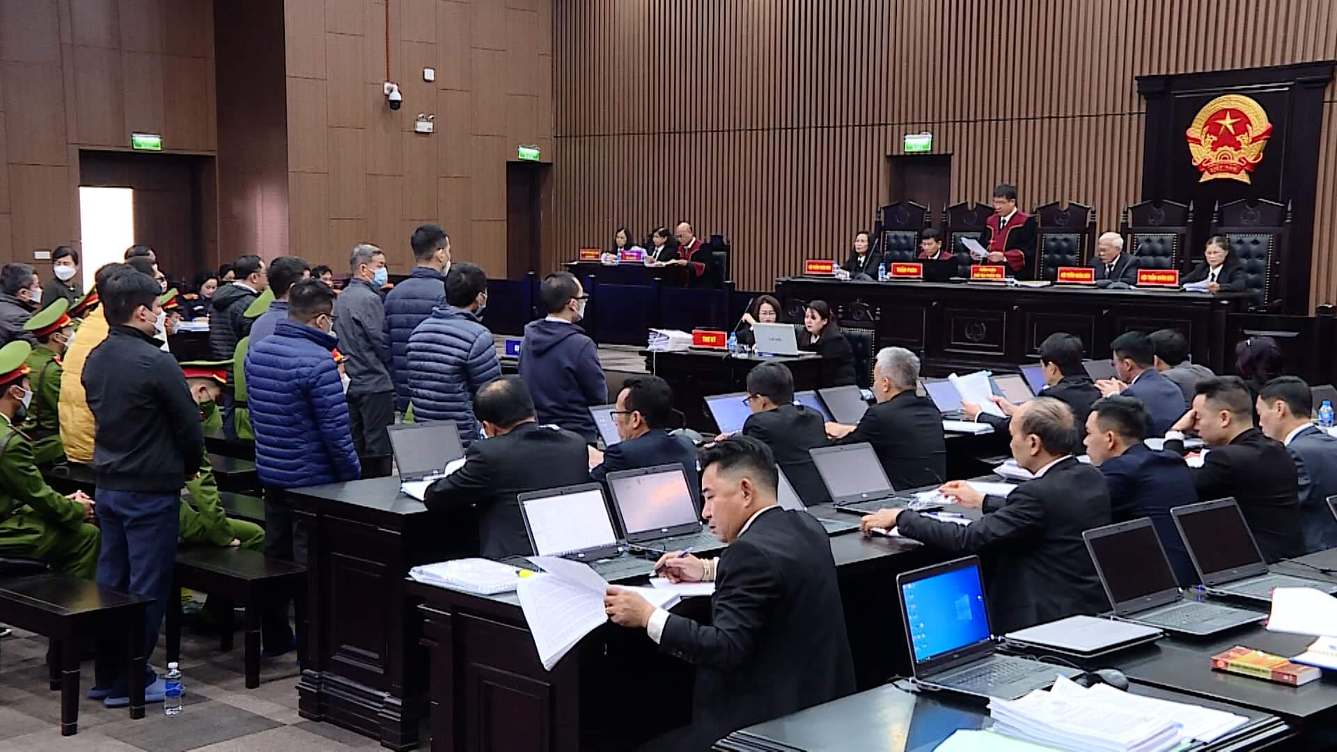 Quang cảnh phi&ecirc;n t&ograve;a vụ &aacute;n AIC gian lận thầu.