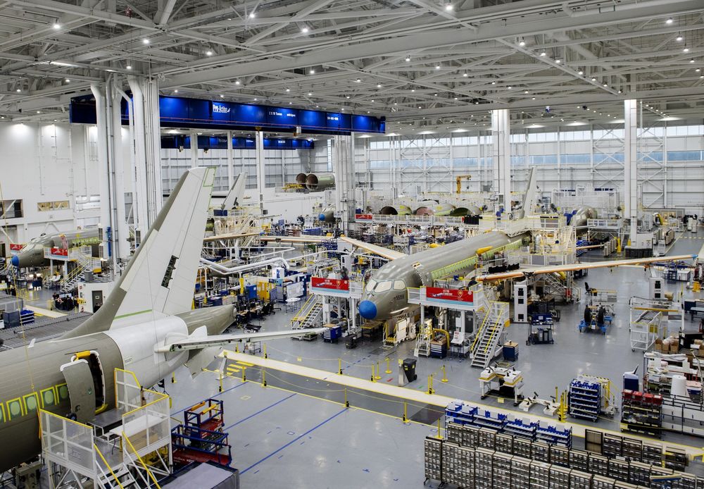 Cơ sở lắp r&aacute;p v&agrave; ho&agrave;n thiện m&aacute;y bay của Airbus tại Mirabel, Quebec, Canada - Ảnh: Bloomberg
